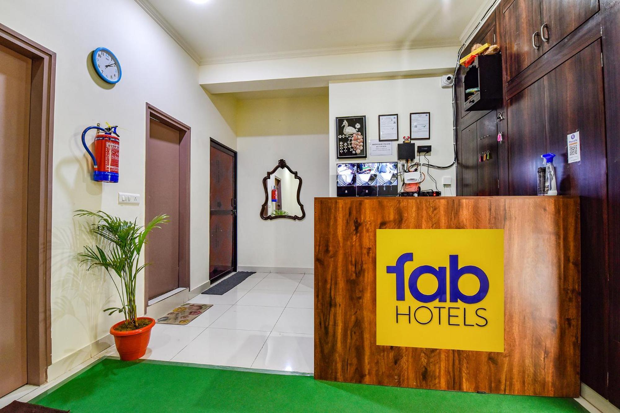 Fabhotel Moon Light Palace Hotel