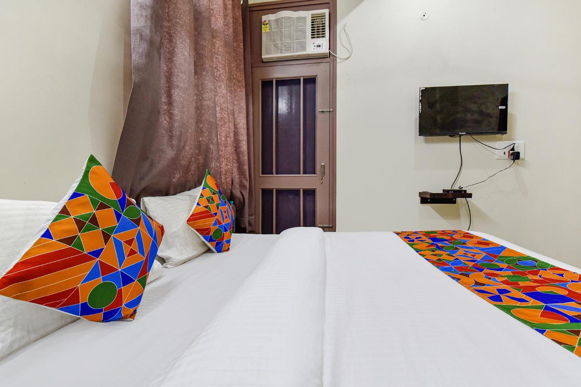 Fabhotel Moon Light Palace Hotel 3*