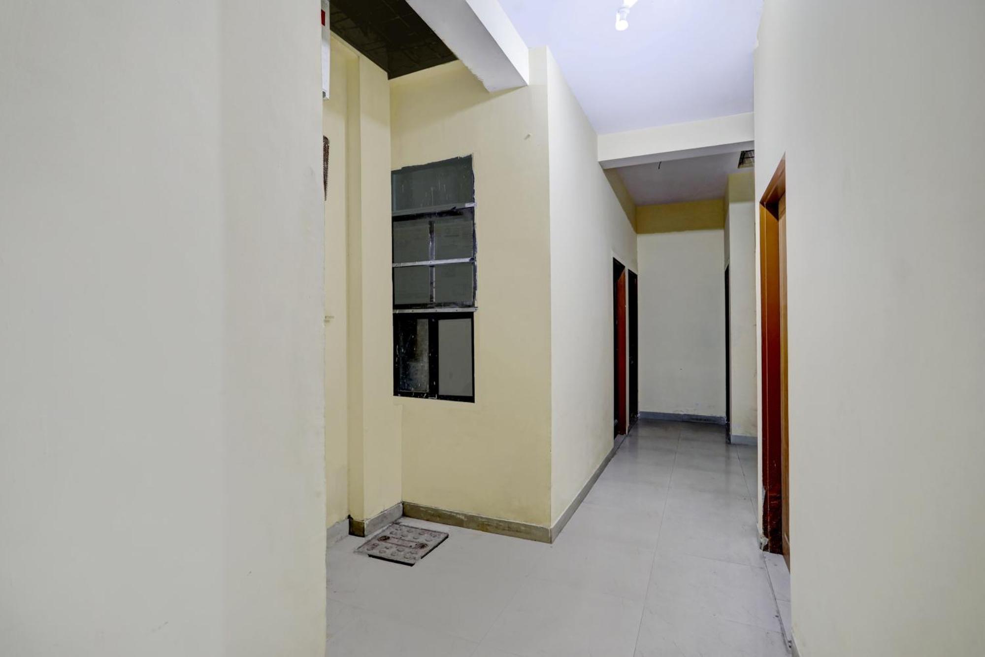 Oyo Shyam & Restaurant Hotel 3*
