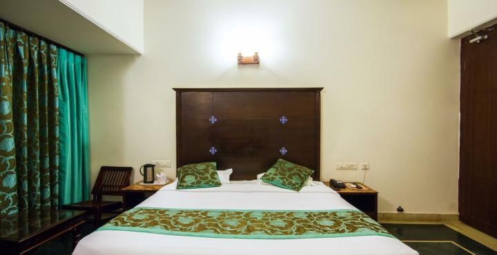 Nahargarh Haveli-near Train Station Metro