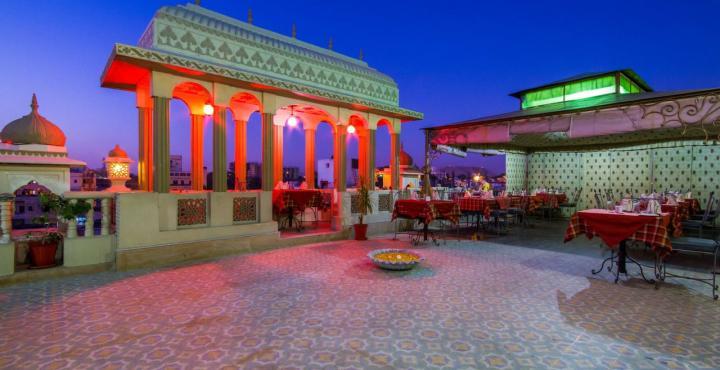 Nahargarh Haveli-near Train Station Metro 3*
