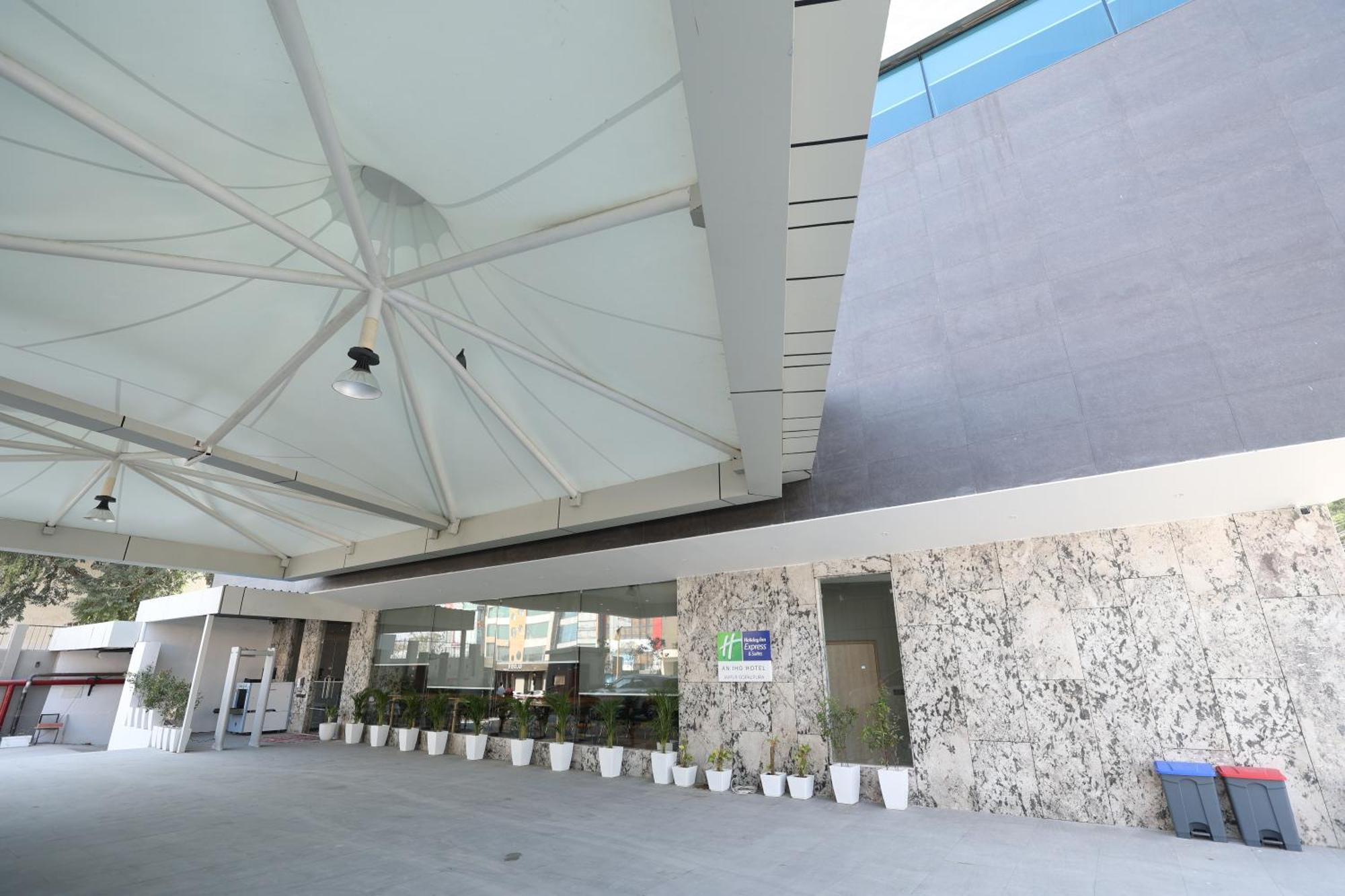 Express & Gopalpura Hotel 4*