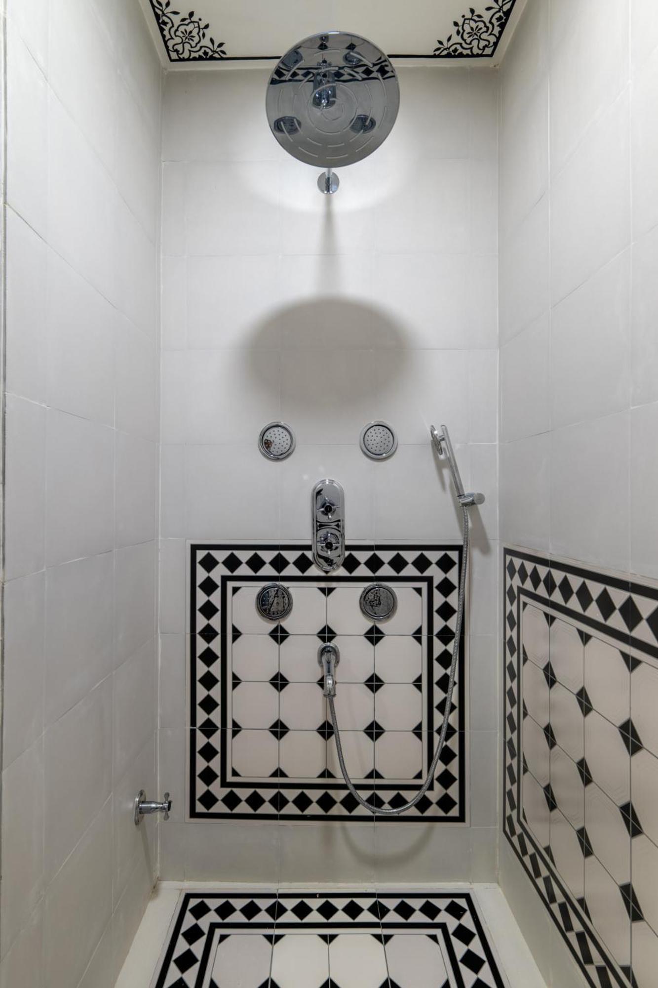 Lalluji Luxe