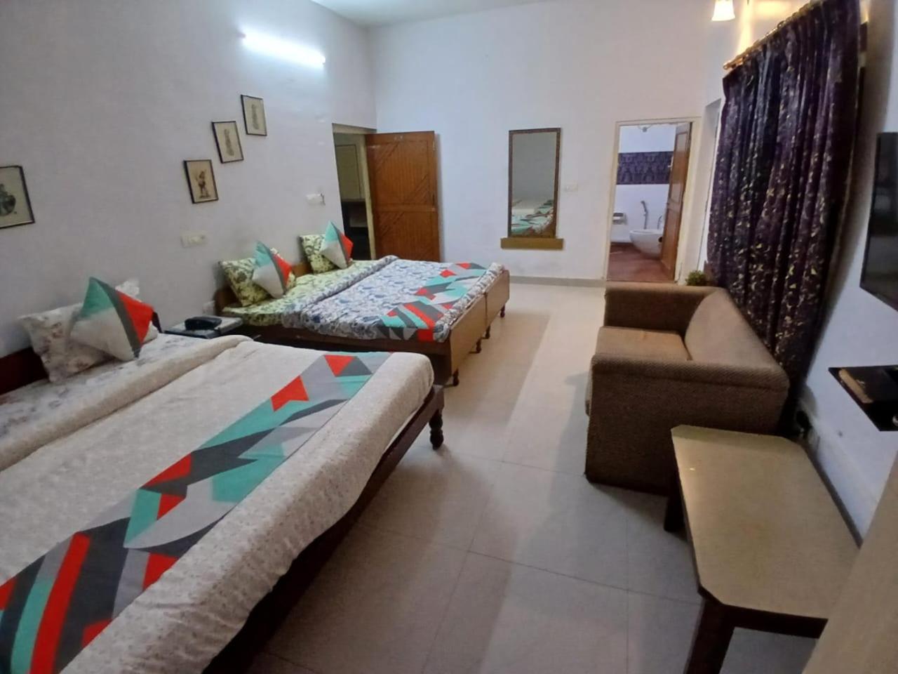 Hotel Singhasan House
