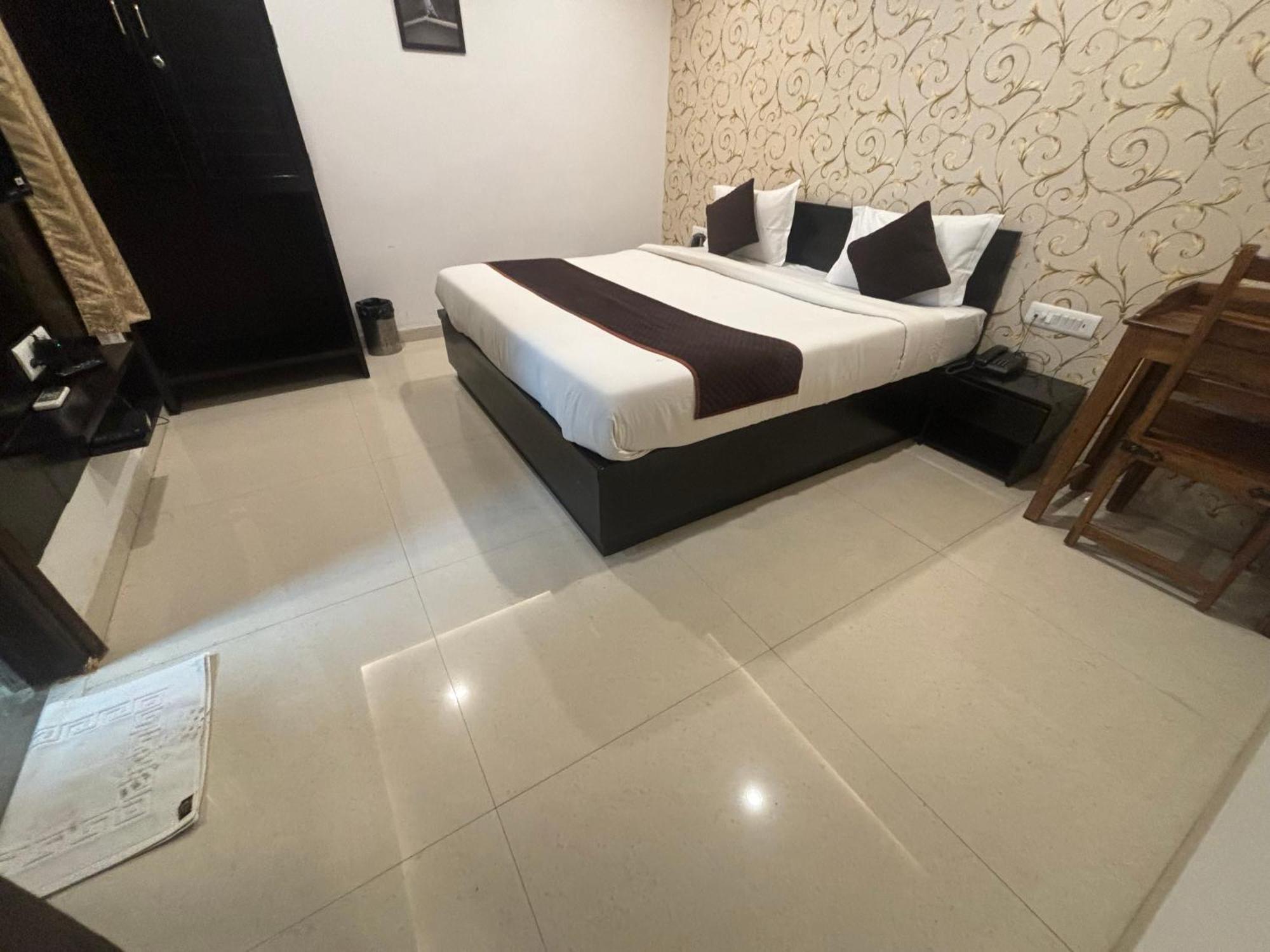 Life Hotel 3*