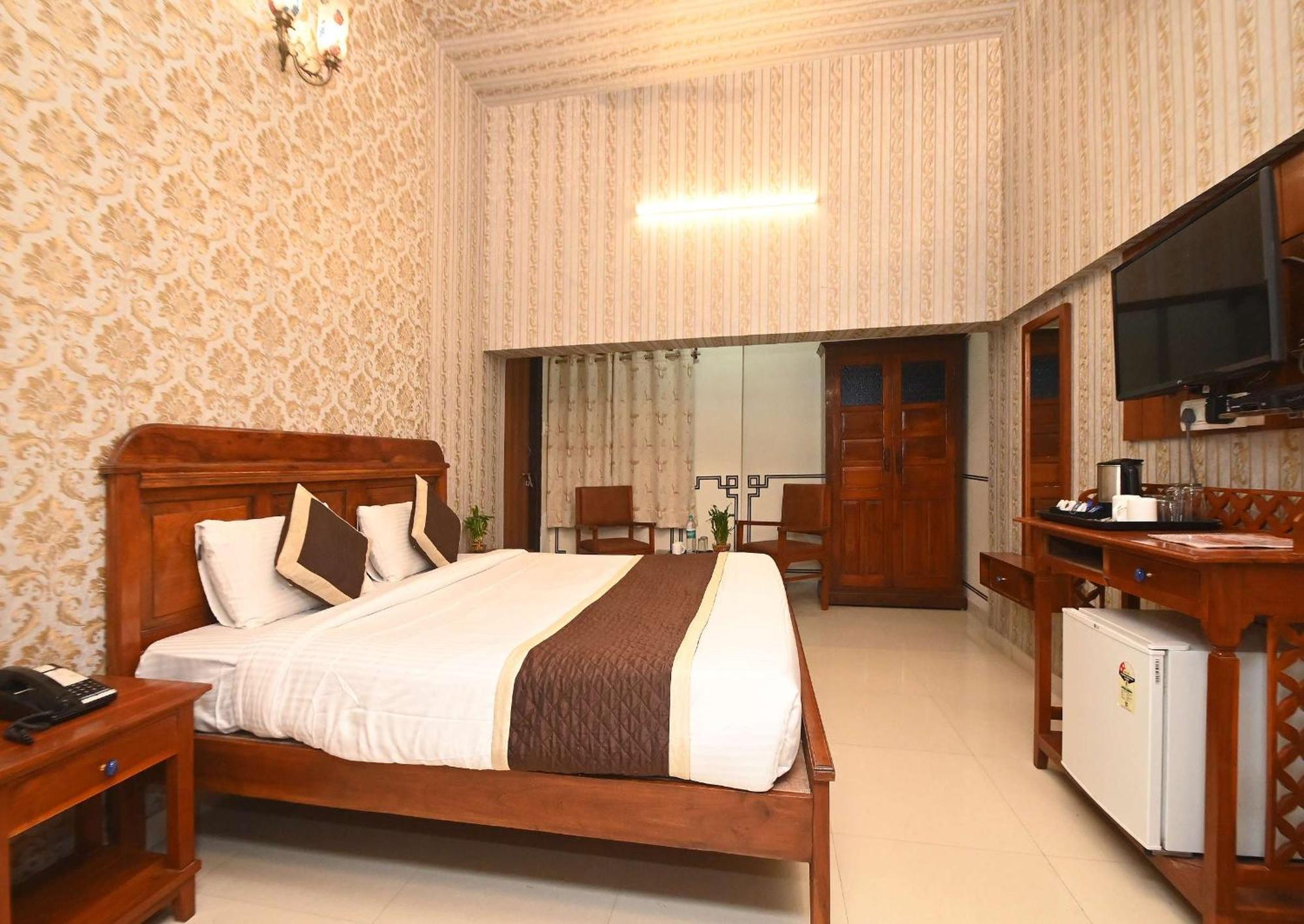 Virasat Mahal Heritage Hotel-jaipur Center 3*