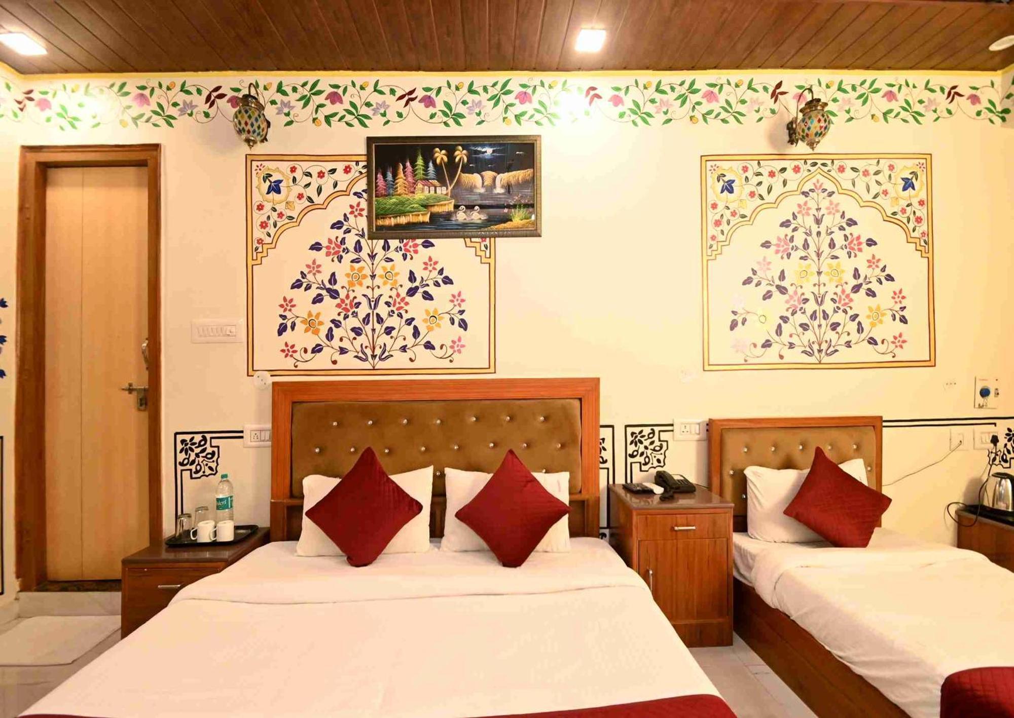 Hotel Virasat Mahal Heritage Hotel-jaipur Center 3*