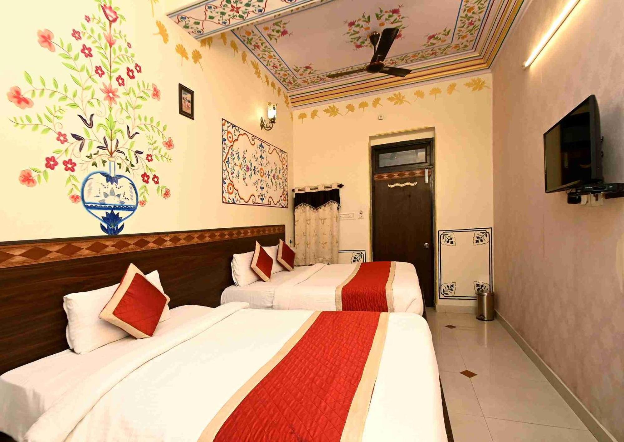 Hotel Virasat Mahal Heritage Hotel-jaipur Center 3*