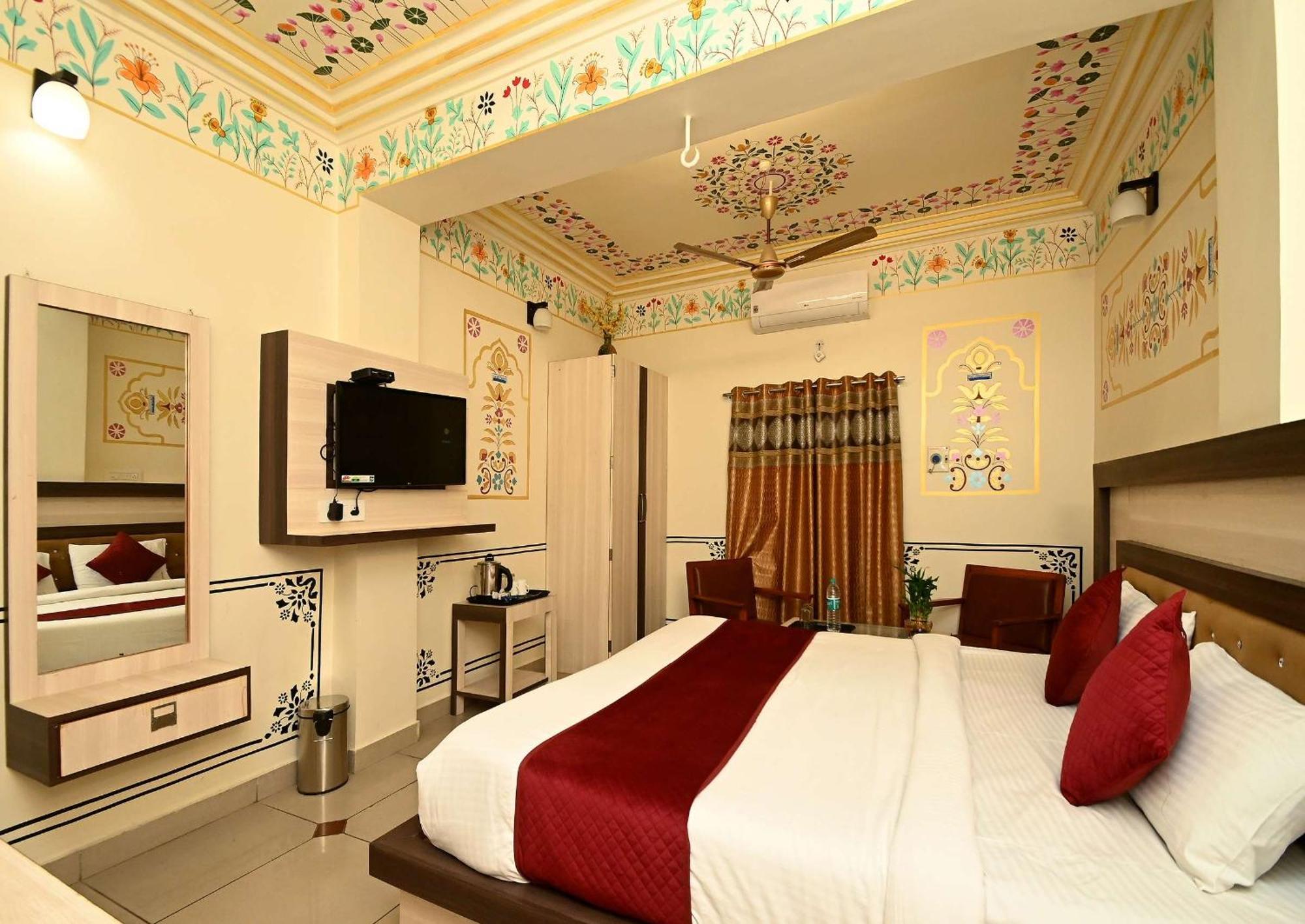 Hotel Virasat Mahal Heritage Hotel-jaipur Center 3*