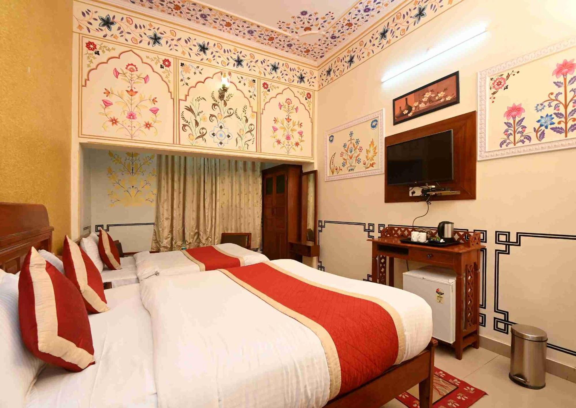 Hotel Virasat Mahal Heritage Hotel-jaipur Center 3*