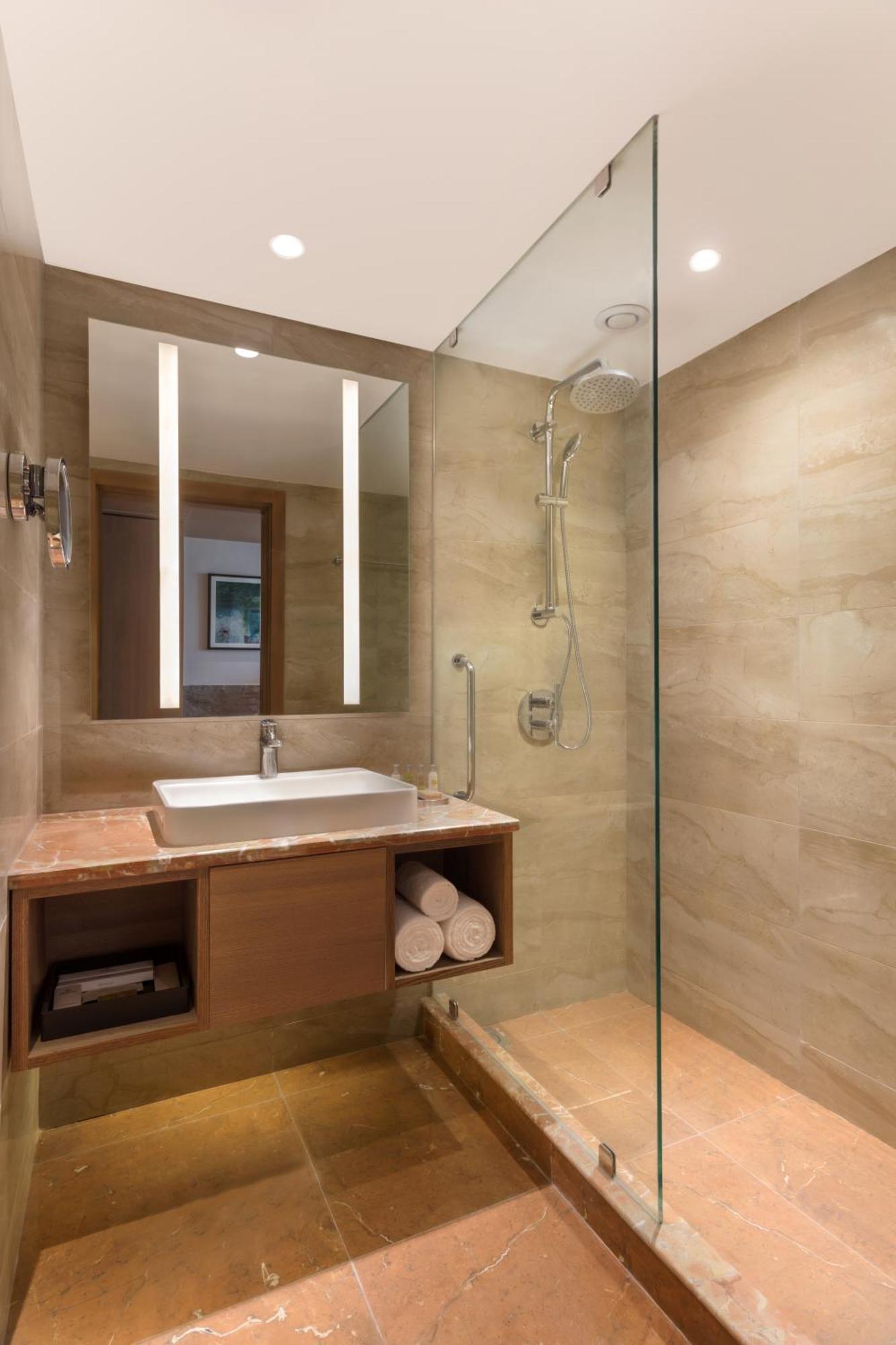 Doubletree By Hilton Amer Hotel
