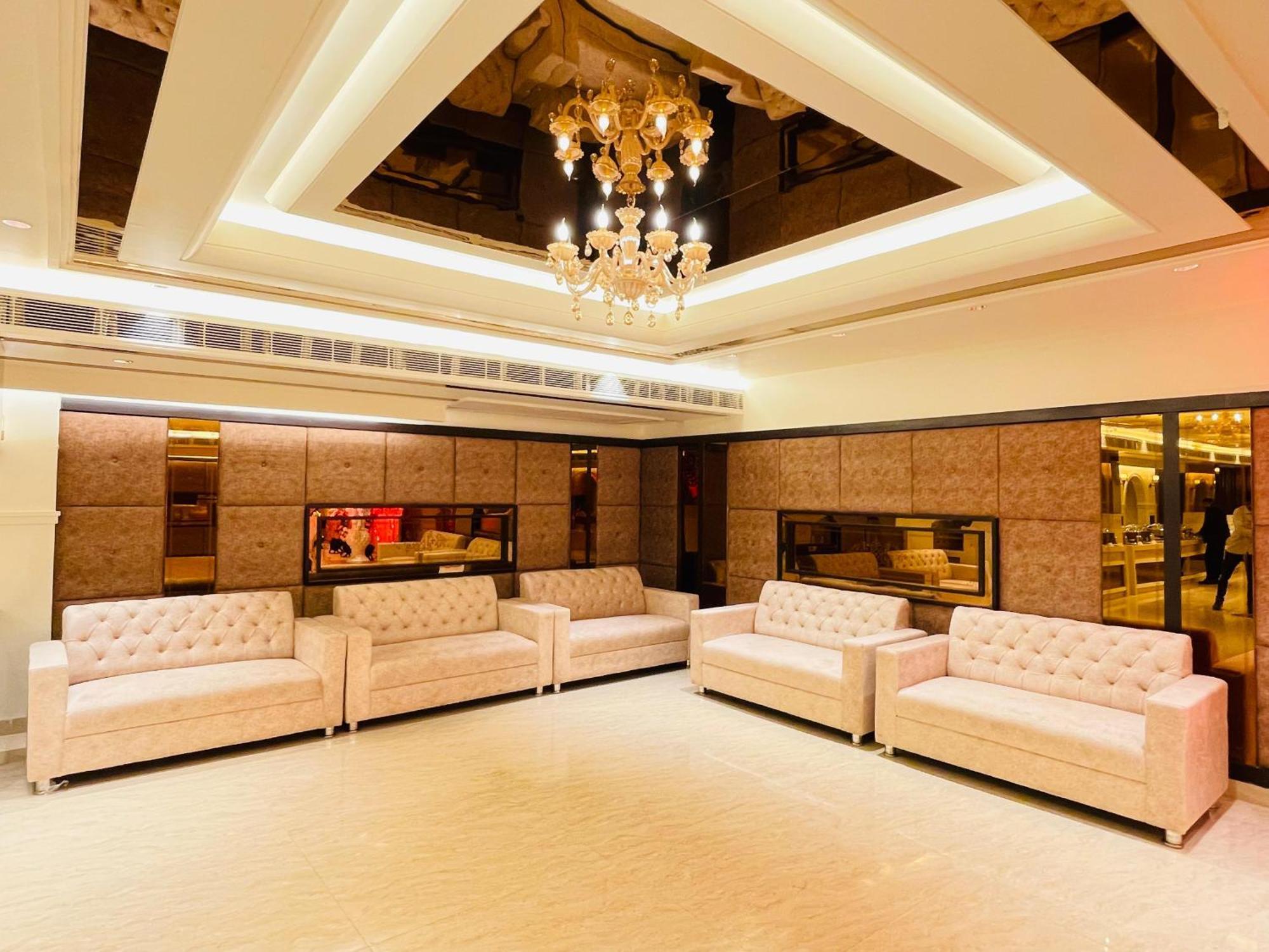 Safari Hotel 3*