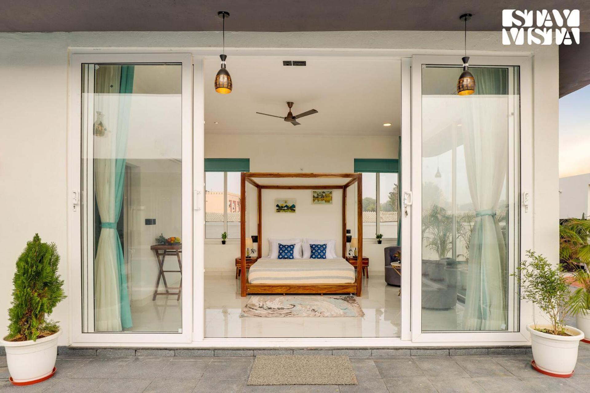 Stayvista's Kundan - Pet-friendly With Sprawling Lawn, Outdoor Pool Villa