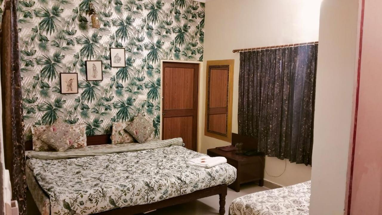 Hotel Singhasan House