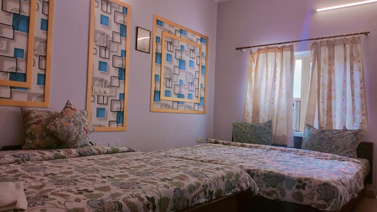 Singhasan House Hotel *