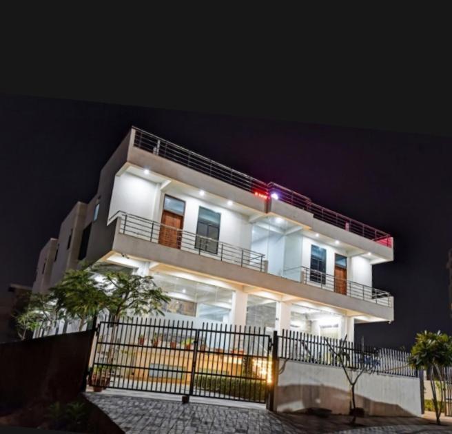 Hotel Amrapali 3*