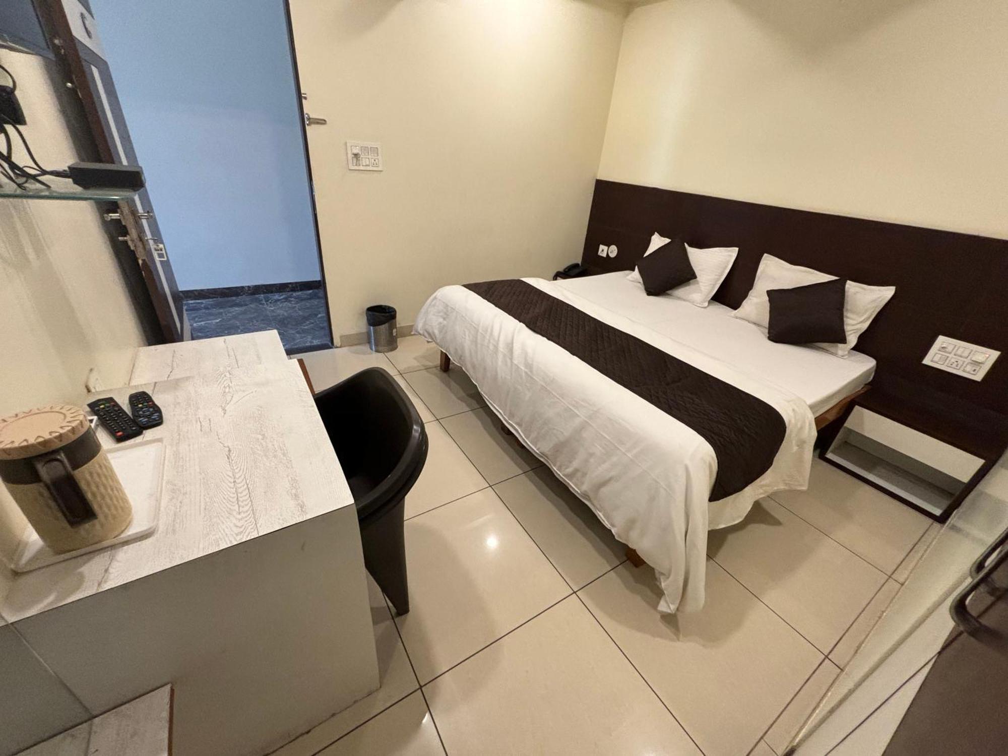 Rashika Palace 3*
