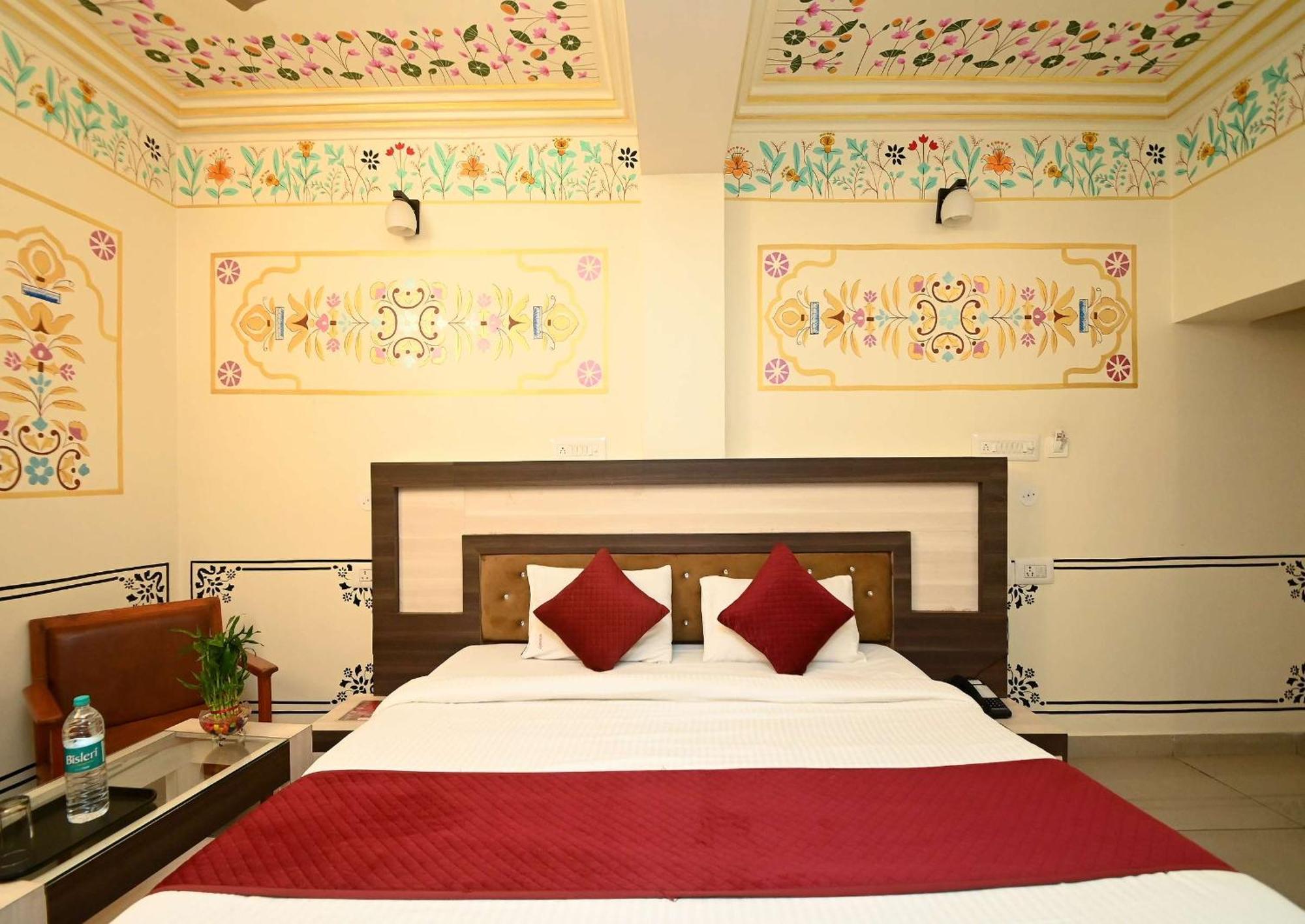 Hotel Virasat Mahal Heritage Hotel-jaipur Center 3*