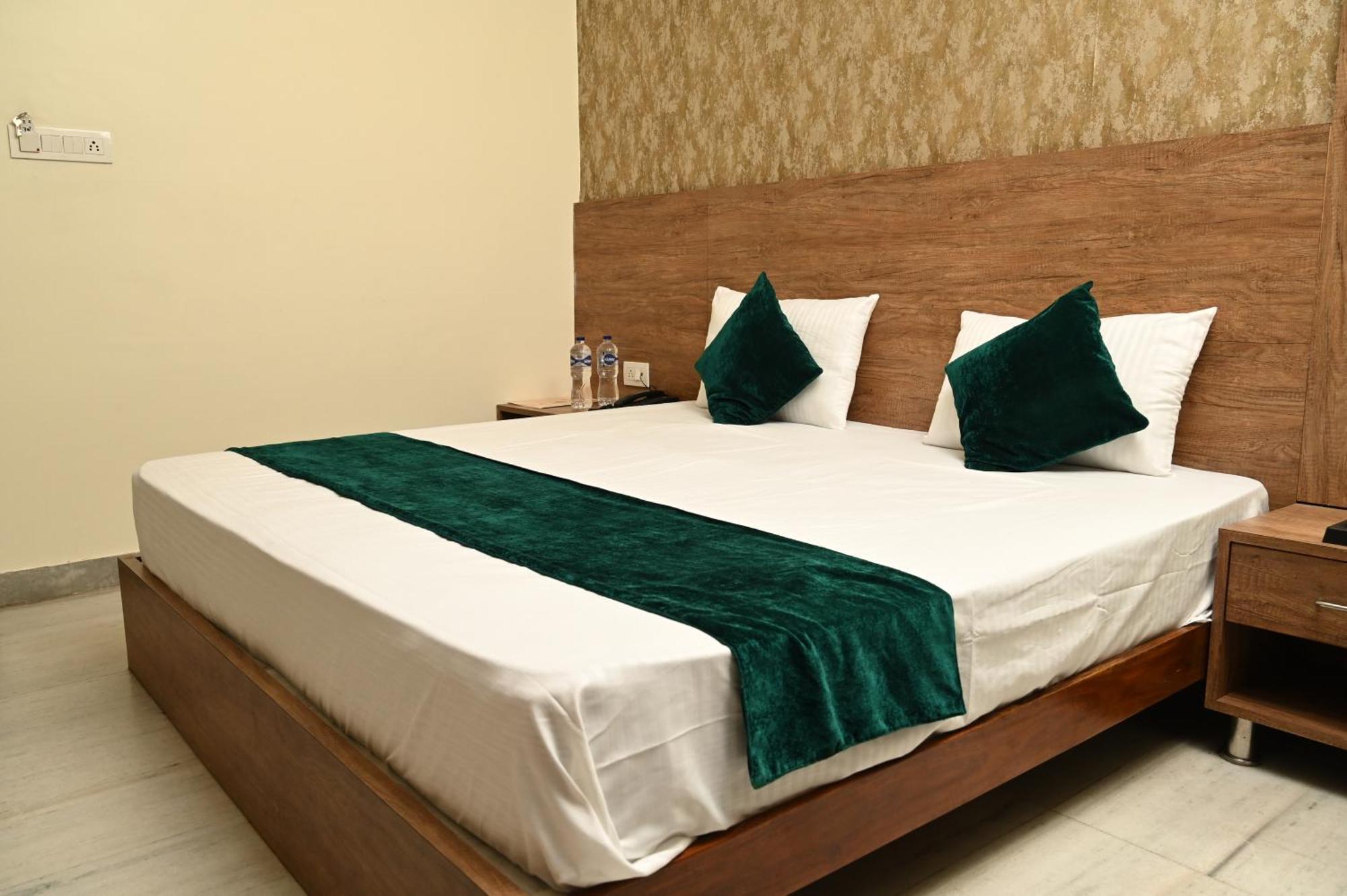 Pulse Inn- Near Train Station Hotel 3*