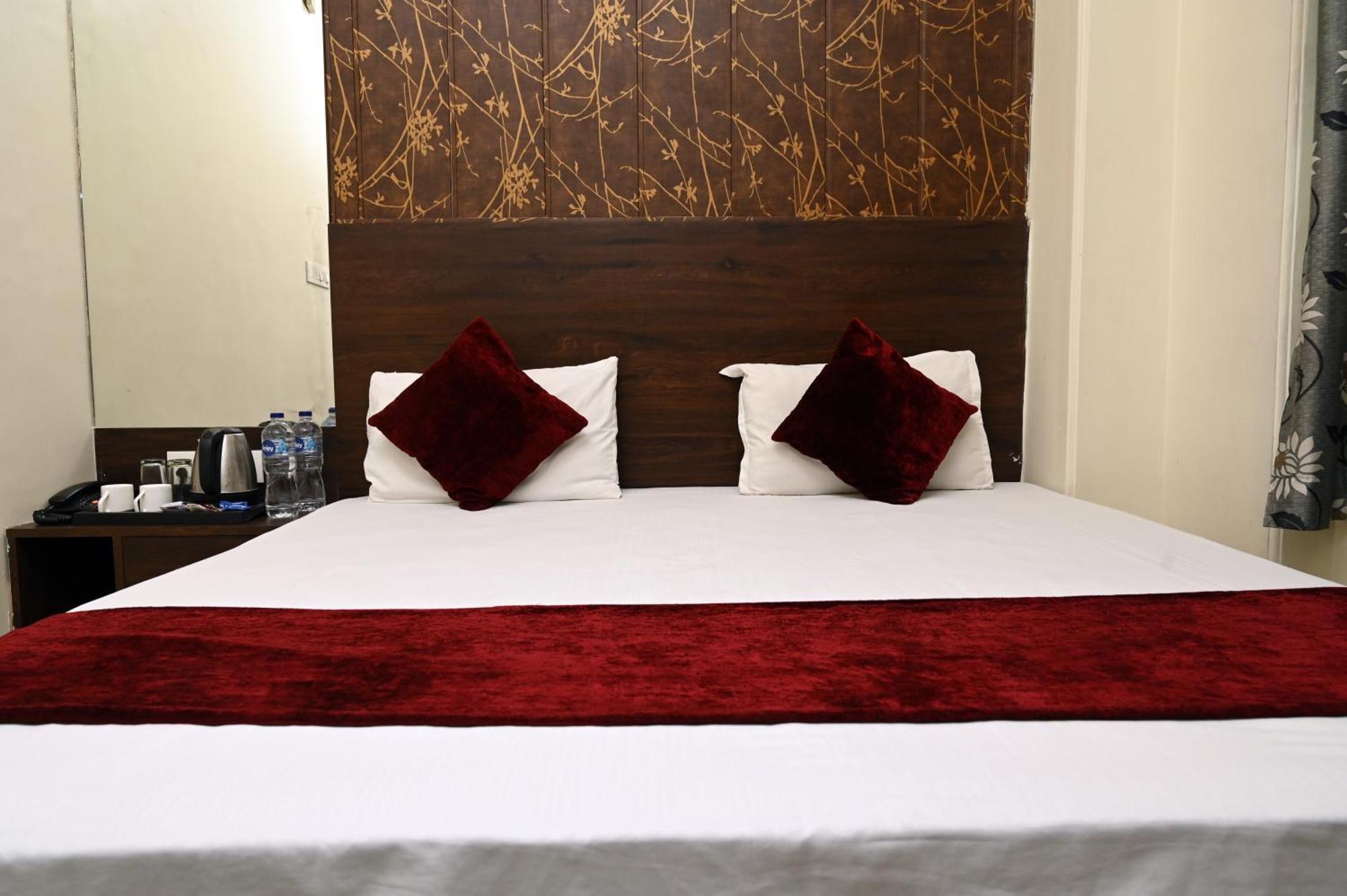 Hotel Pulse Inn- Near Train Station