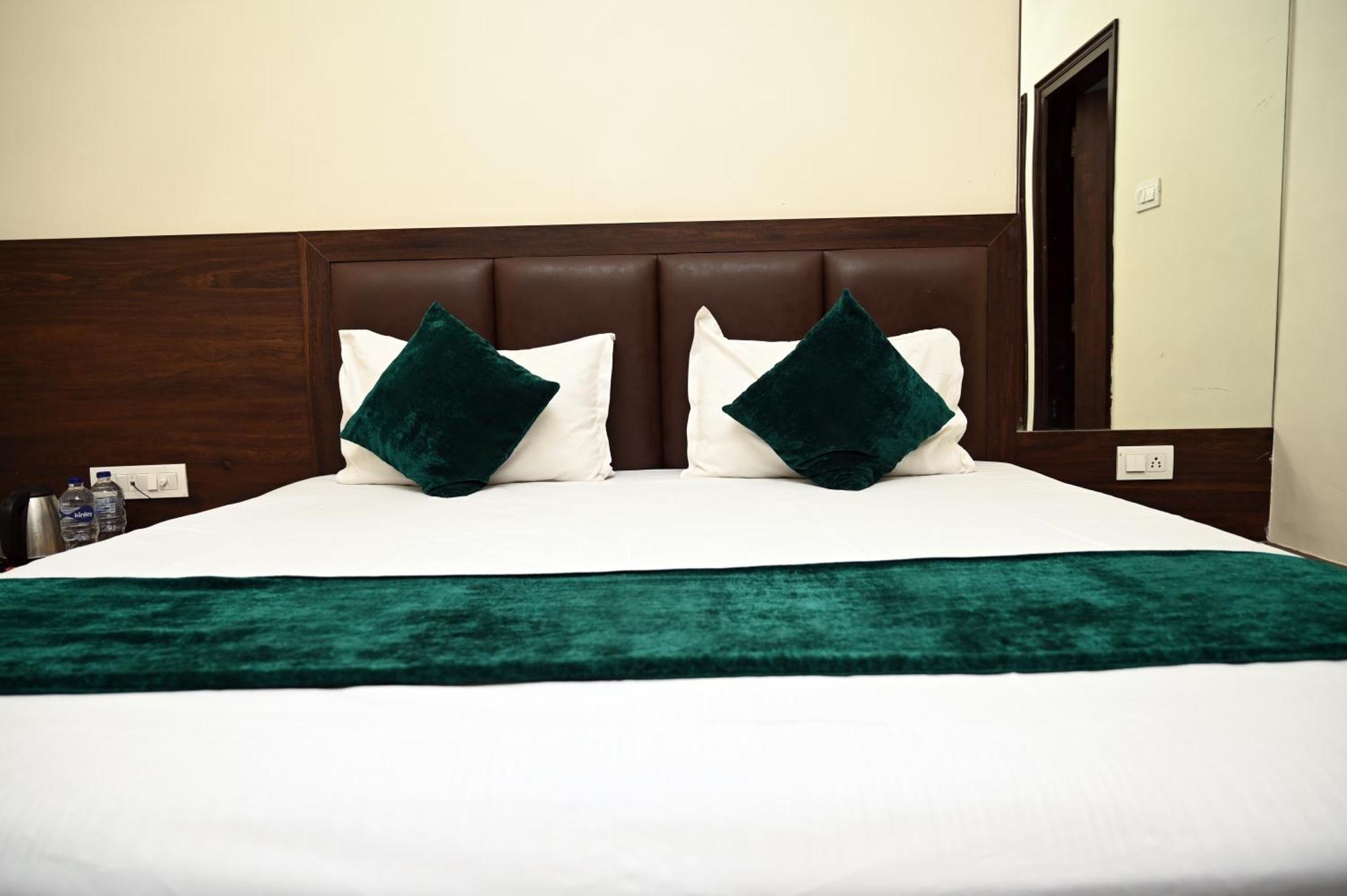 Hotel Pulse Inn- Near Train Station 3*