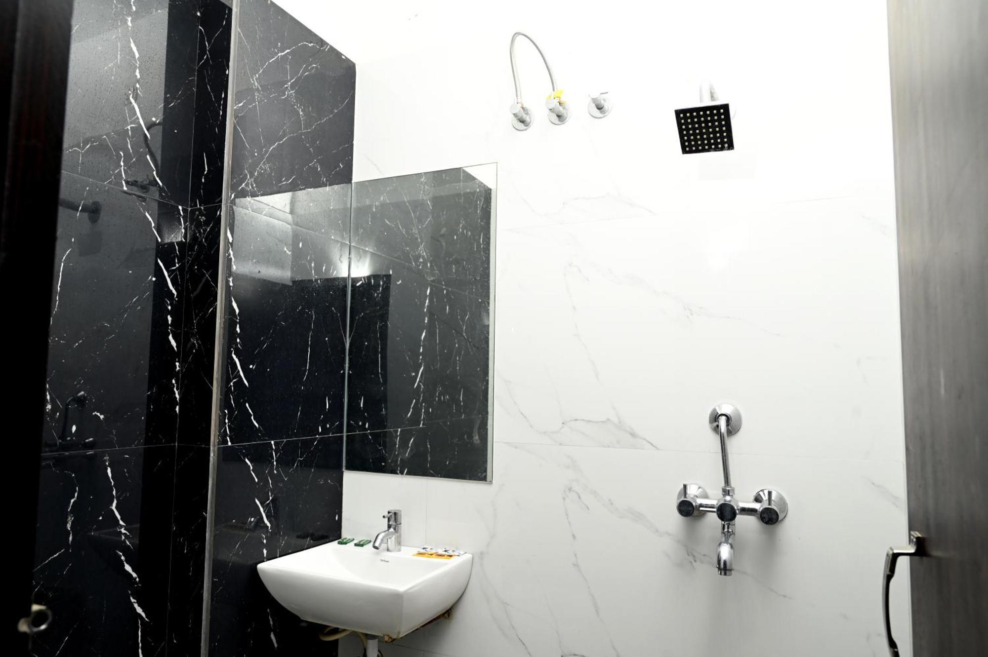 Pulse Near Railway Station Hotel 3*