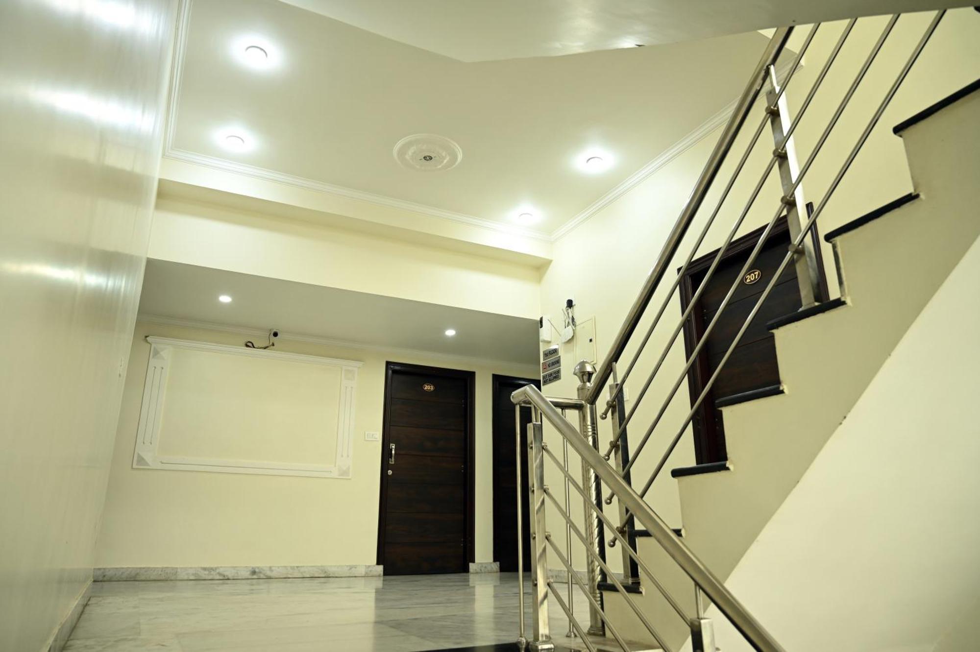 Hotel Pulse Inn- Near Train Station