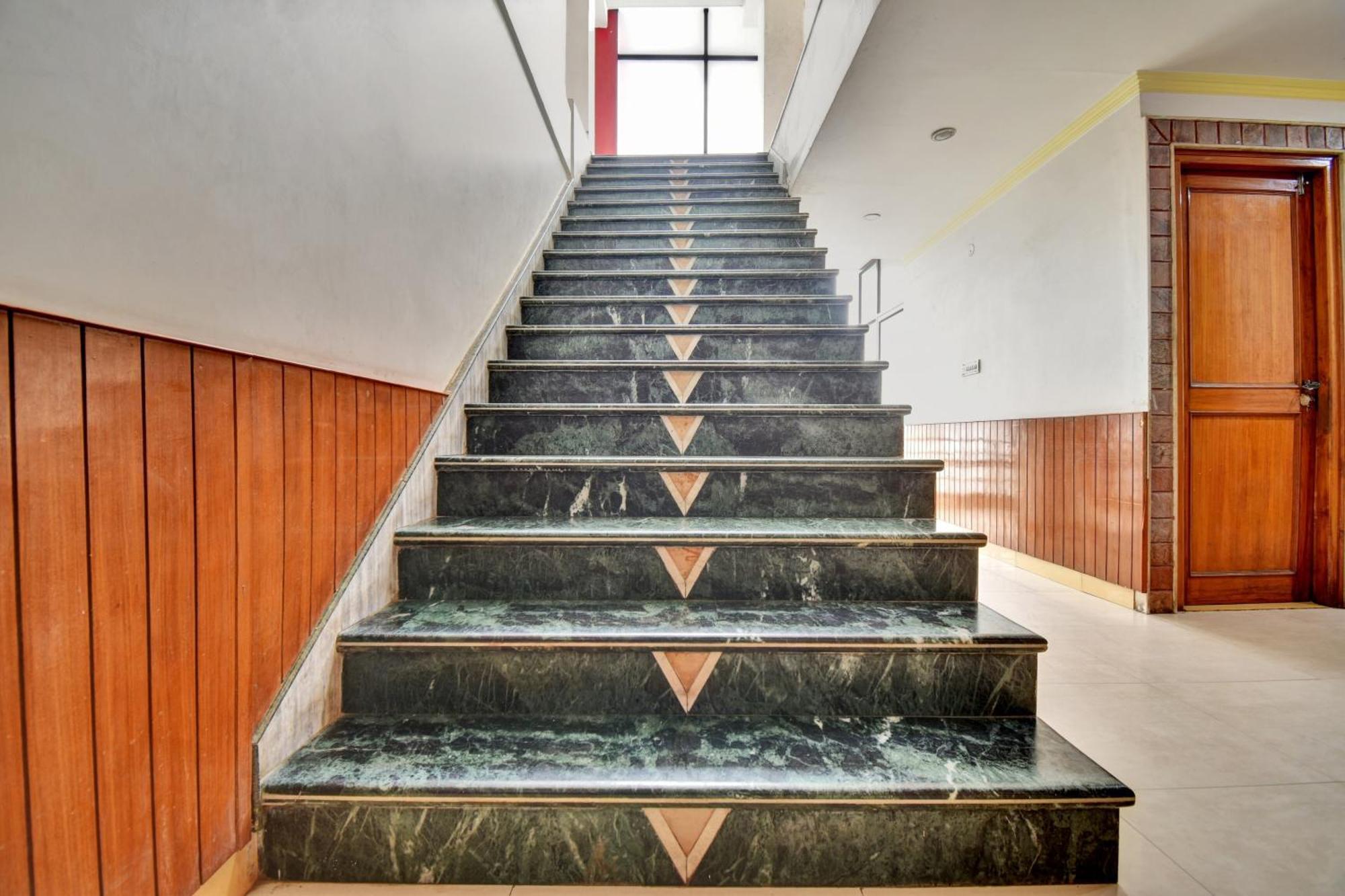 Townhouse Fly View Hotel Jaipur