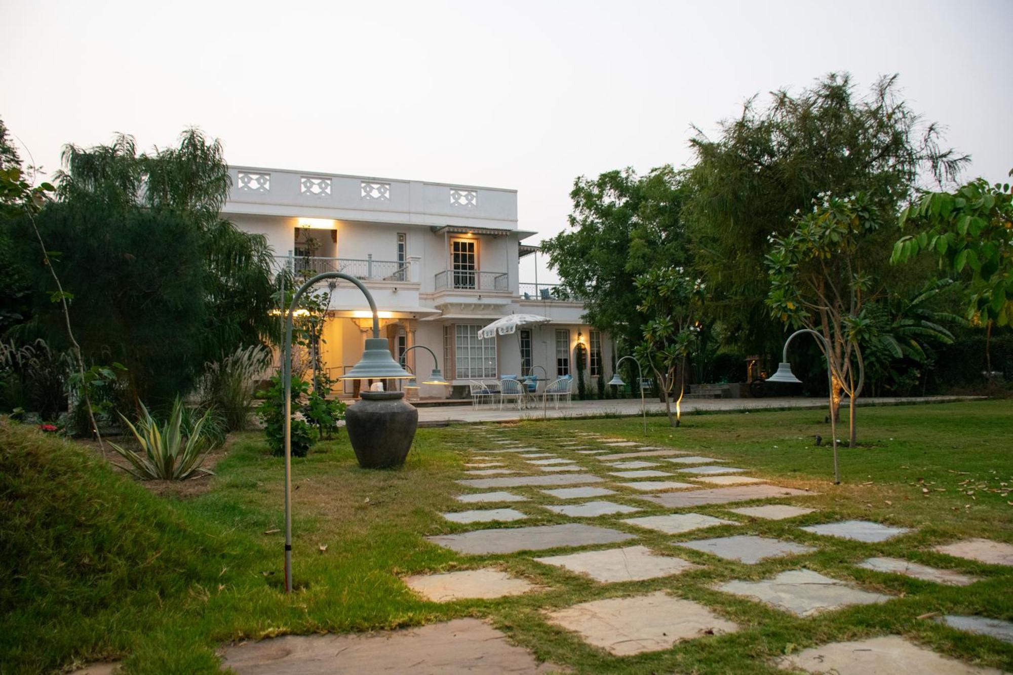 Bed & Breakfast Naila Kothi - A Luxury Boutique Royal In *