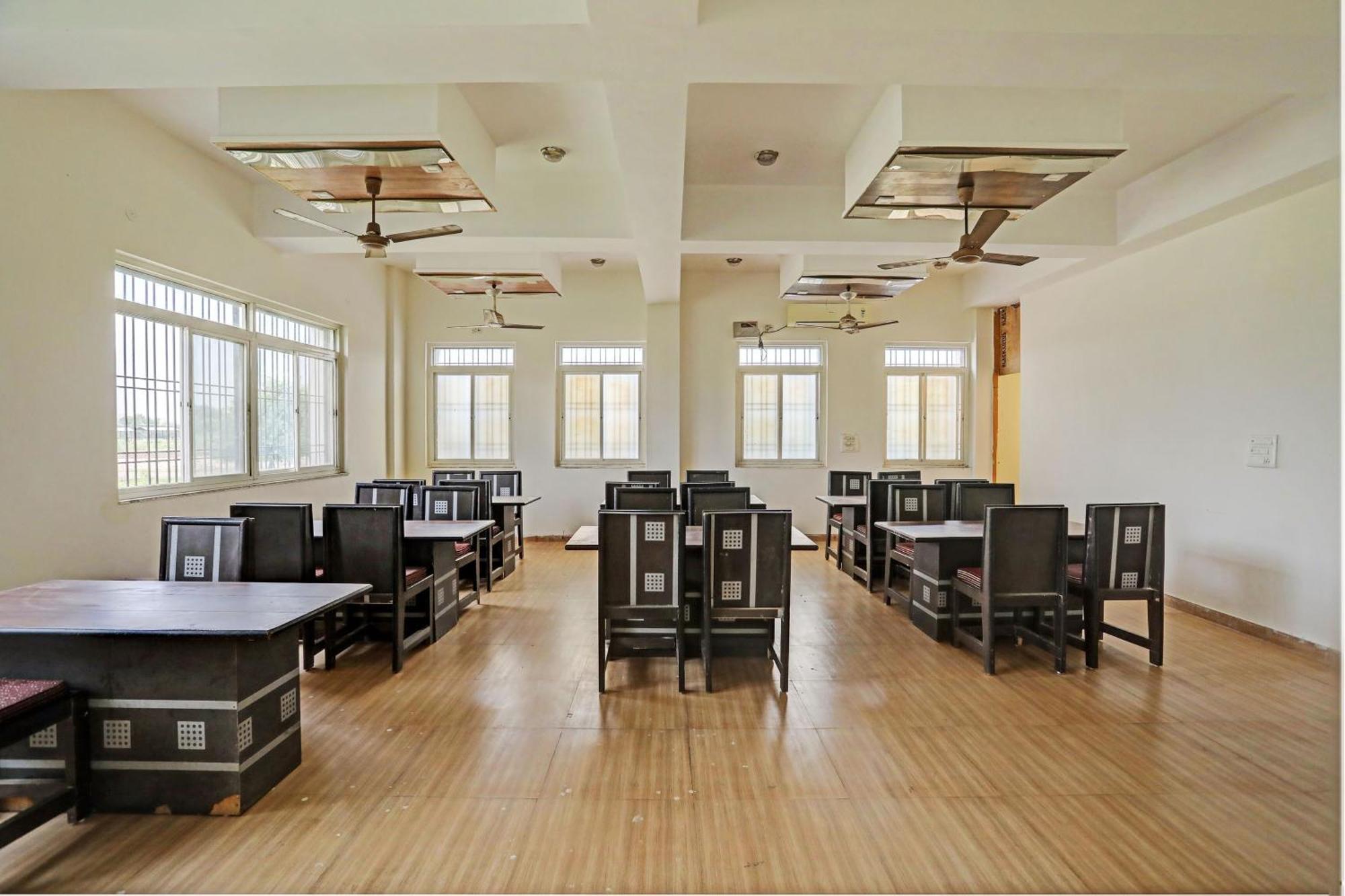 Hotel Oyo Flagship Vatika