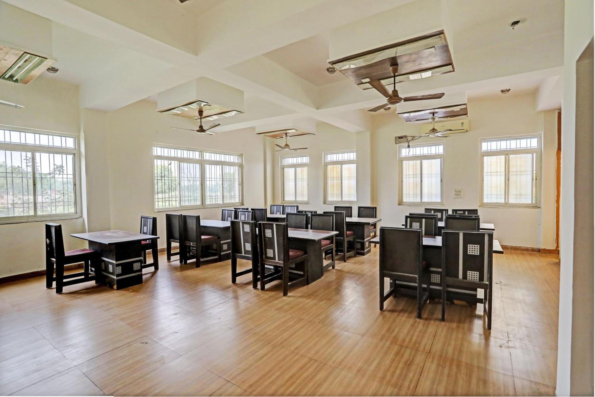 Oyo Flagship Vatika Hotel