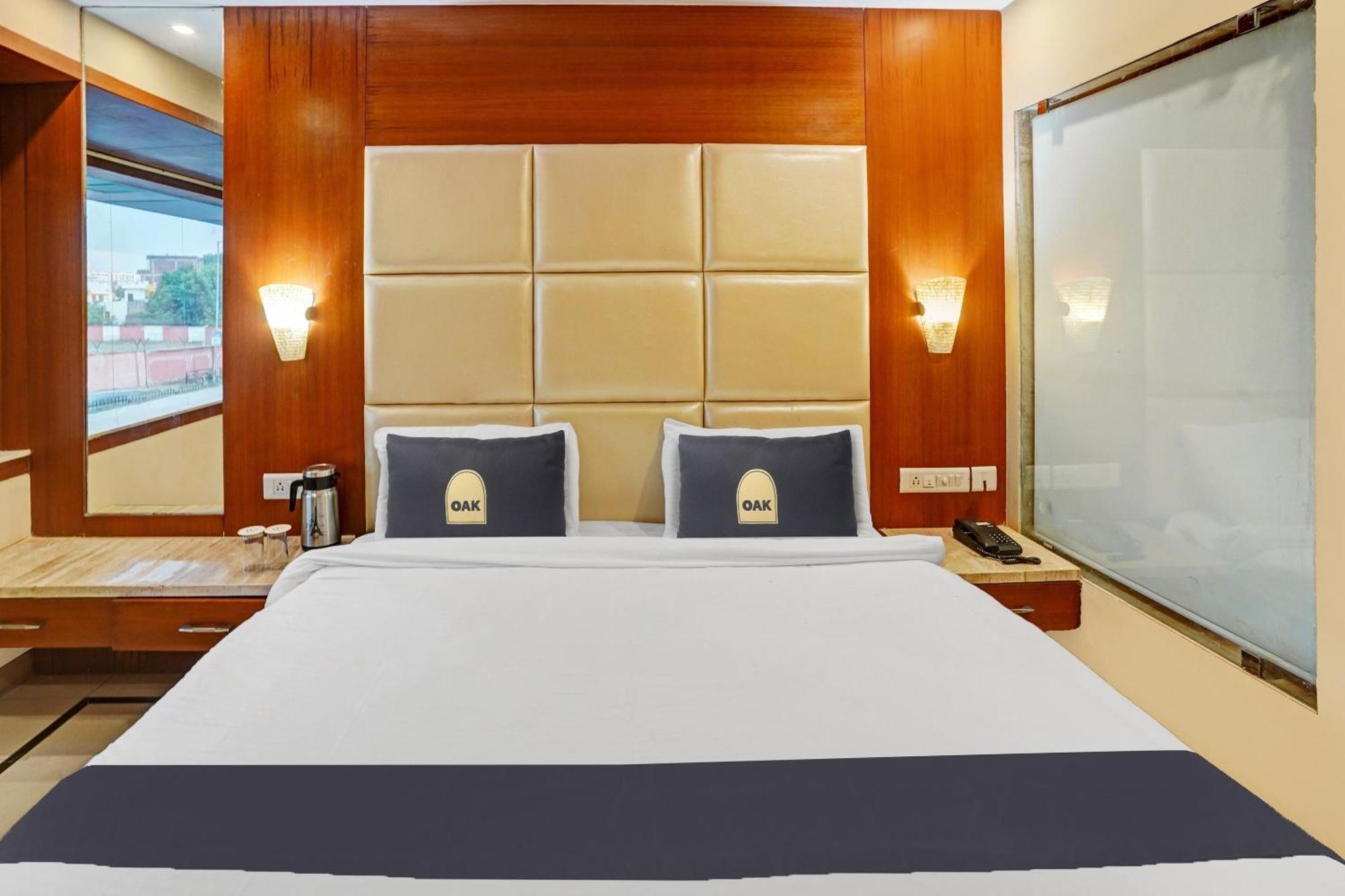 Hotel Super Oyo Townhouse Oak Vinnie Jaipur