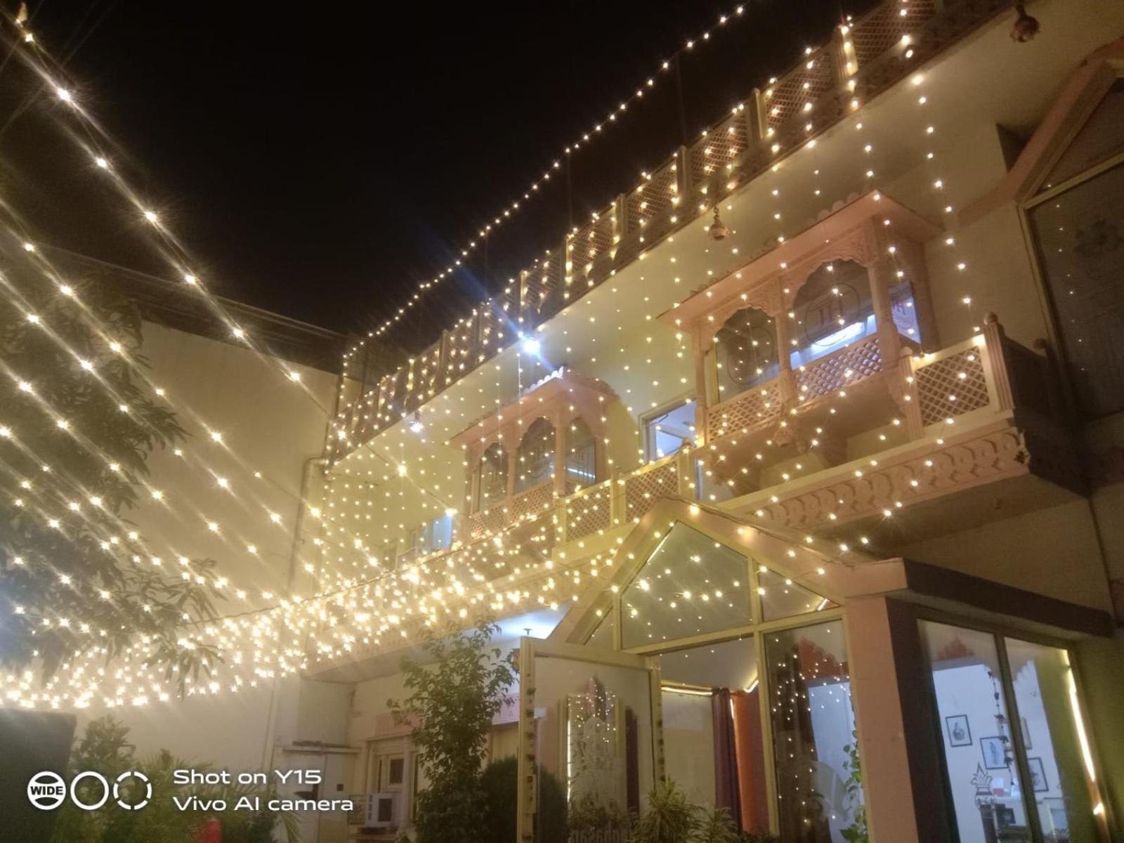 Singhasan House Hotel *
