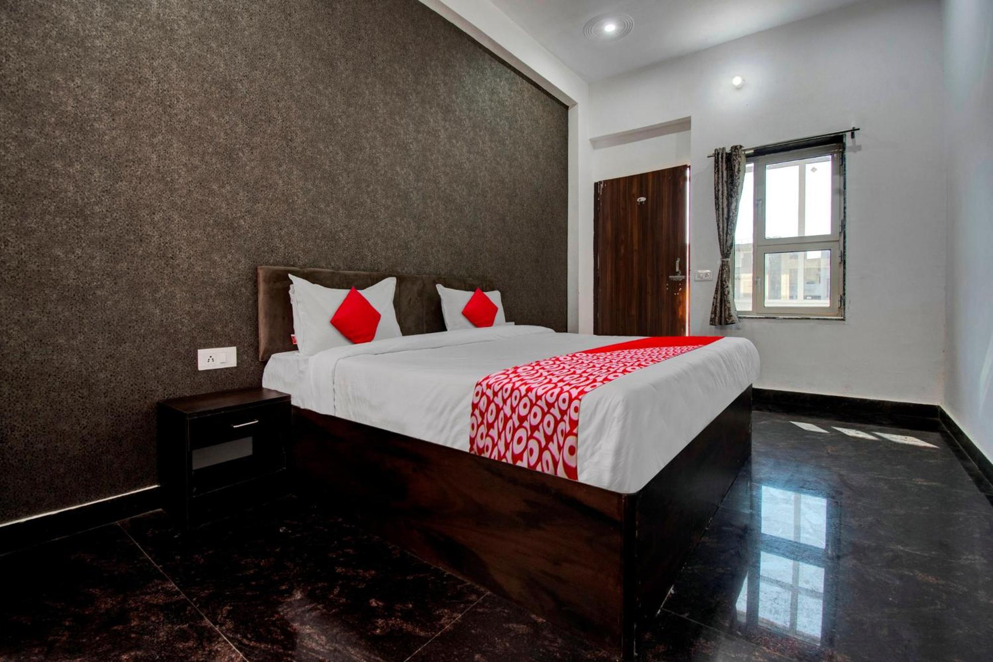 Oyo Flagship Rajshree 3*