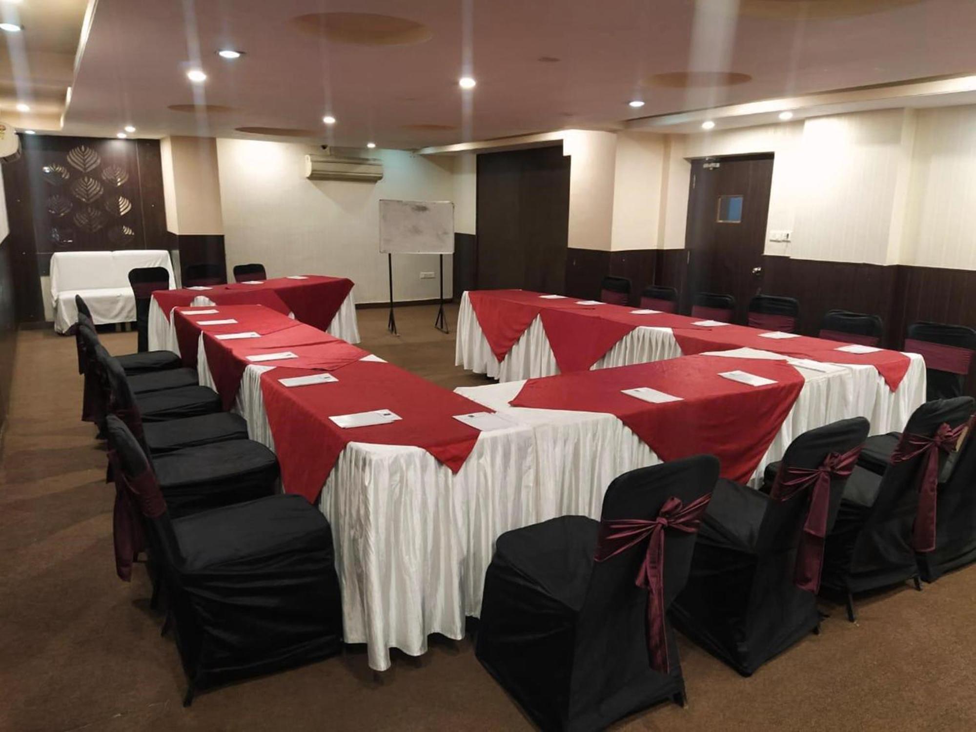 Golden Manor By Brandmyhotel -jaipur Centre Hotel 4*