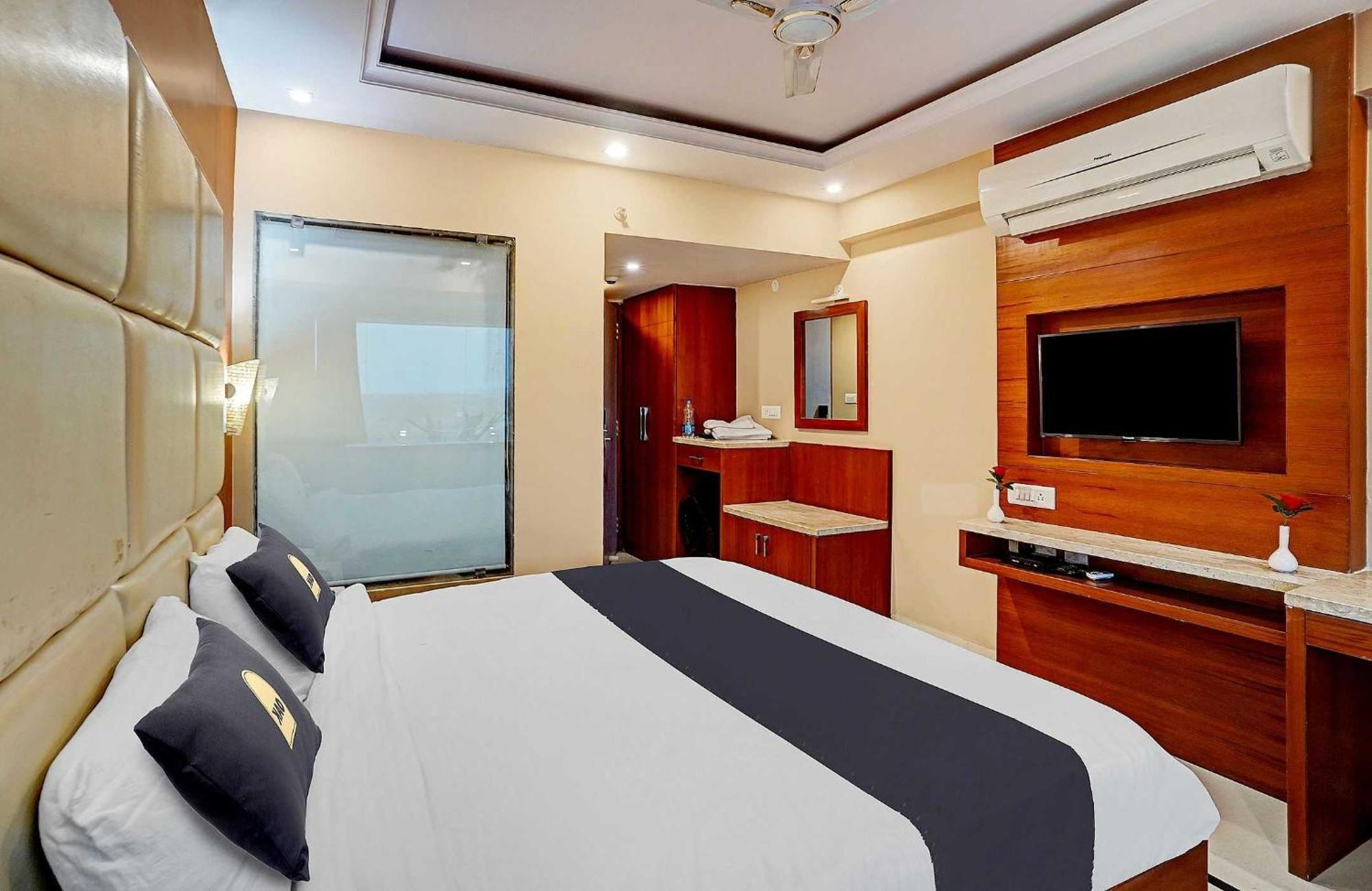 Hotel Super Oyo Townhouse Oak Vinnie 4*