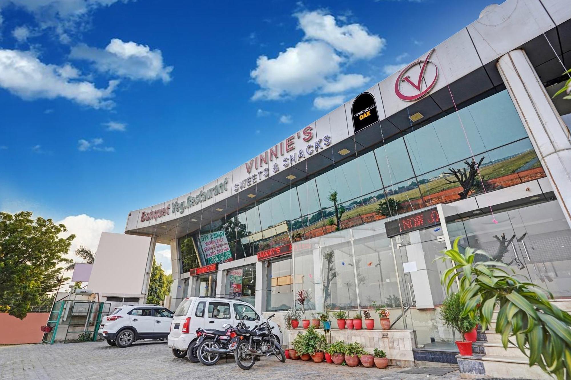 Super Oyo Townhouse Oak Vinnie Hotel Jaipur