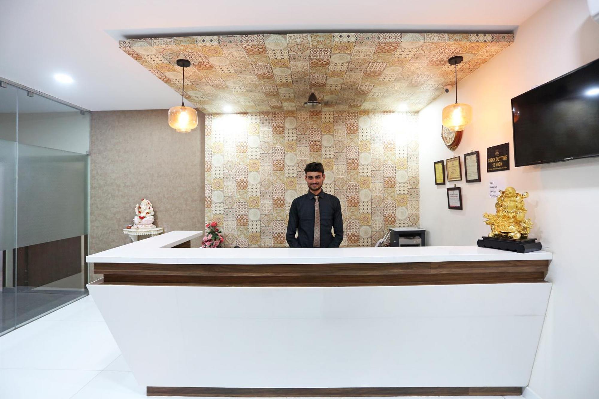 Super Capital O Swastika Hotel