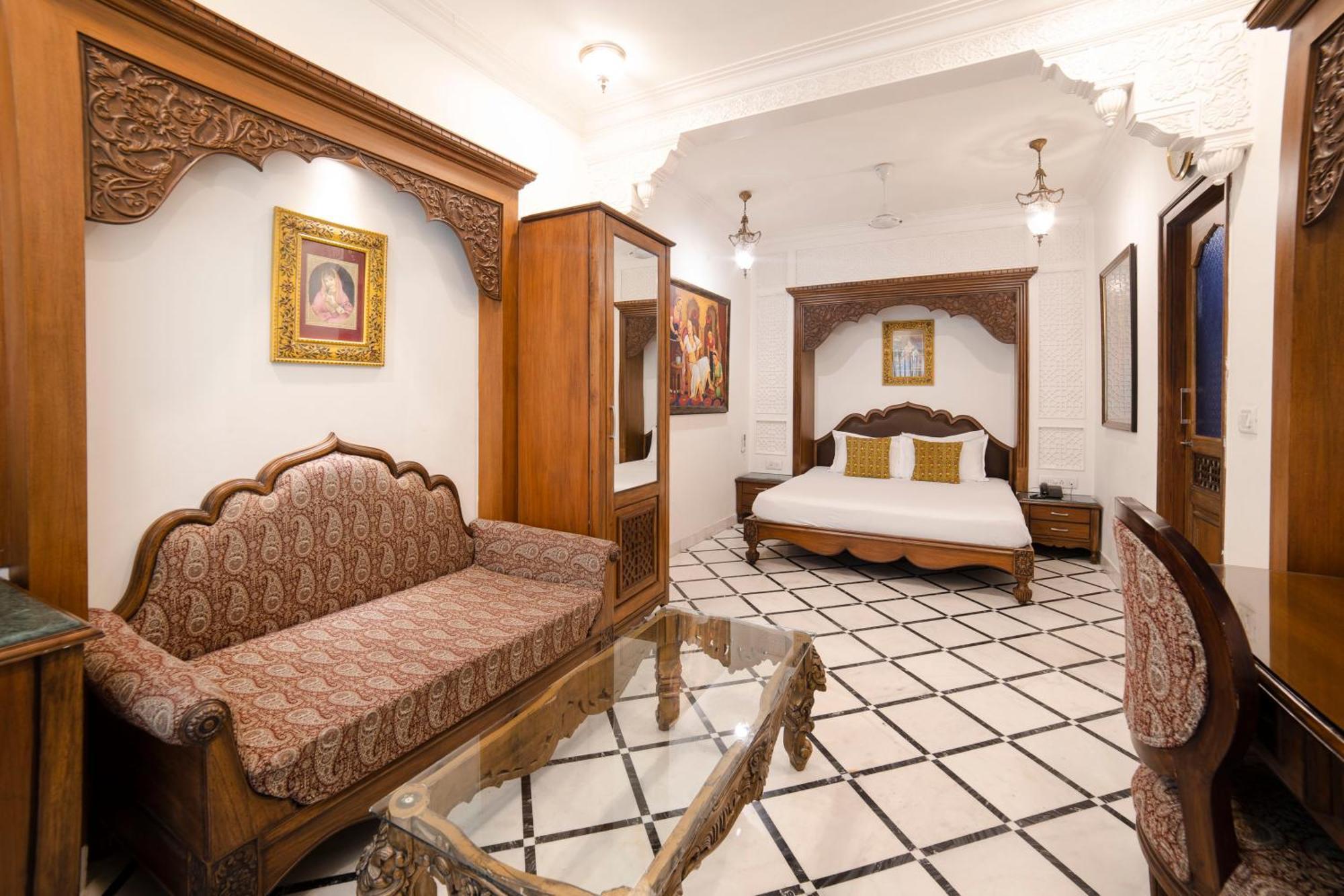 Pearl Palace Hotel 3*