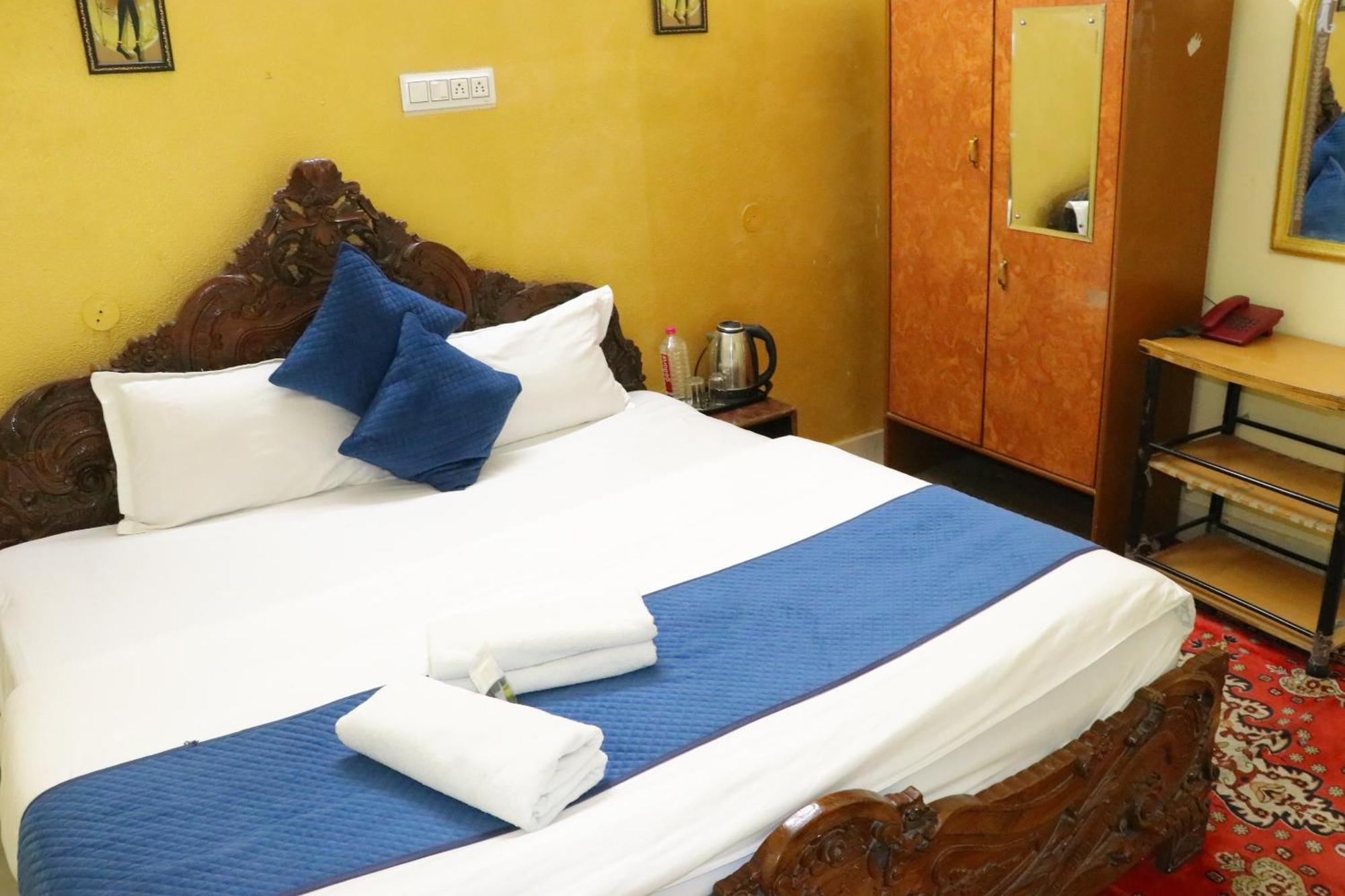 Hotel The Maurvi