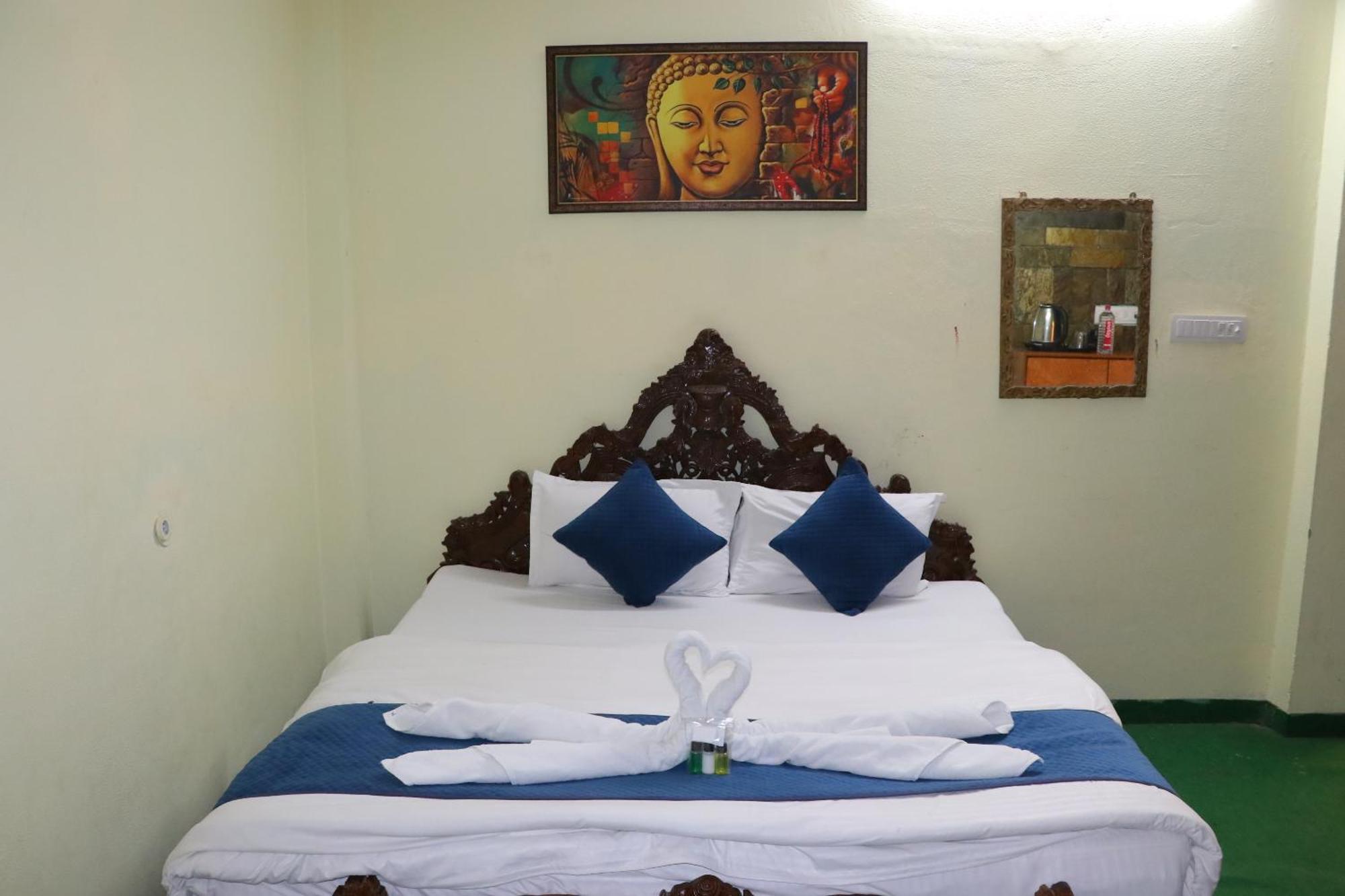 Hotel The Maurvi 3*