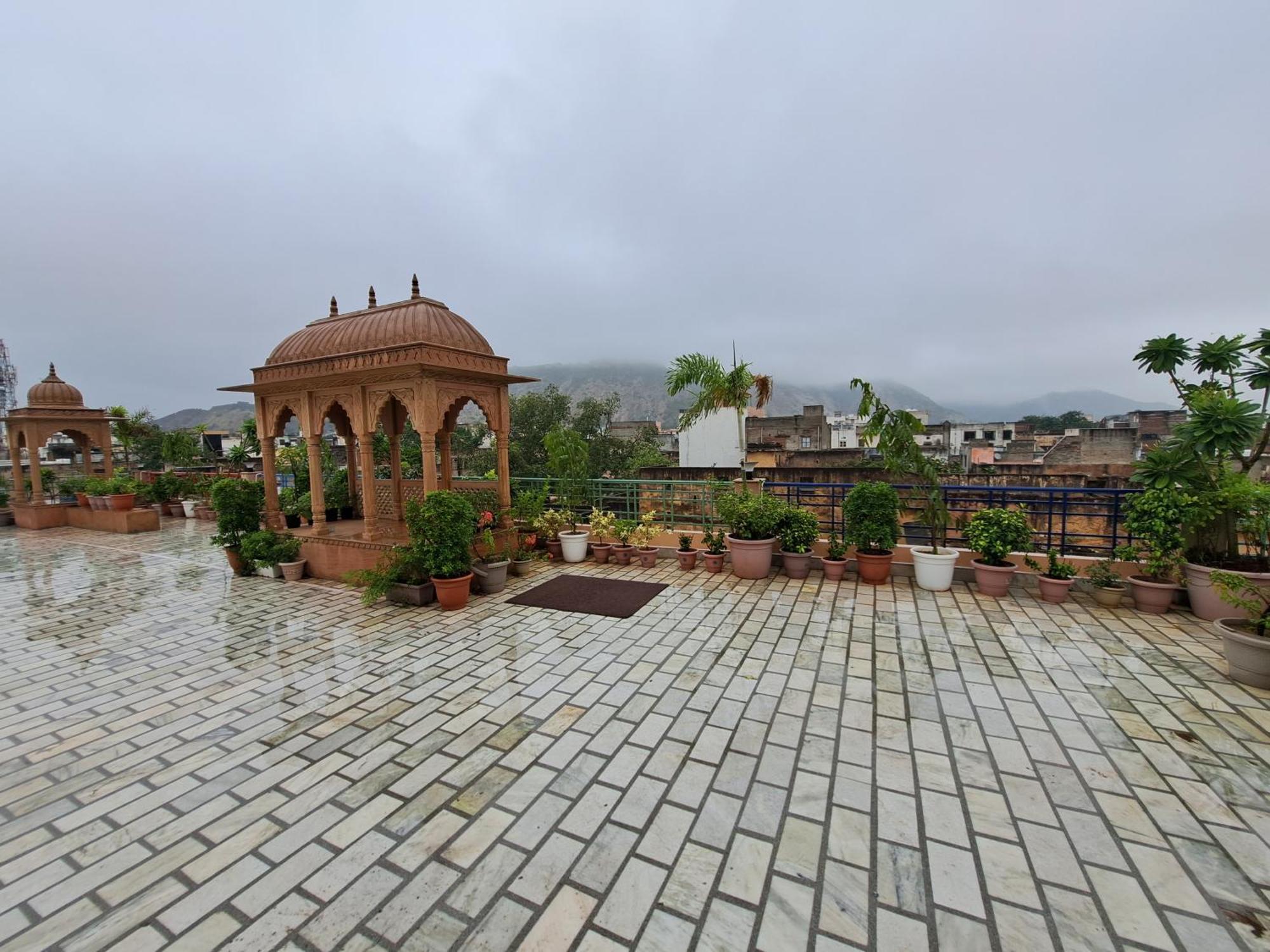 Swaraj Palace Hostel
