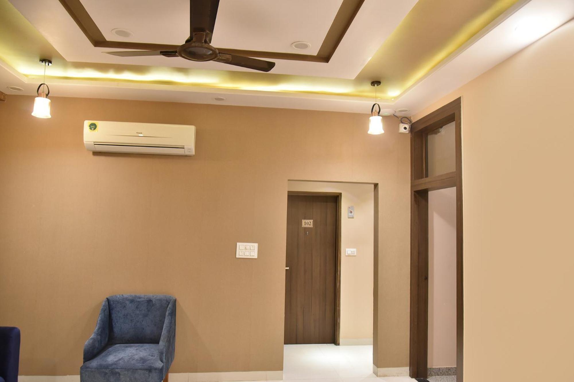 Hotel Fabhotel 7th Crossing Malviya Nagar 3*