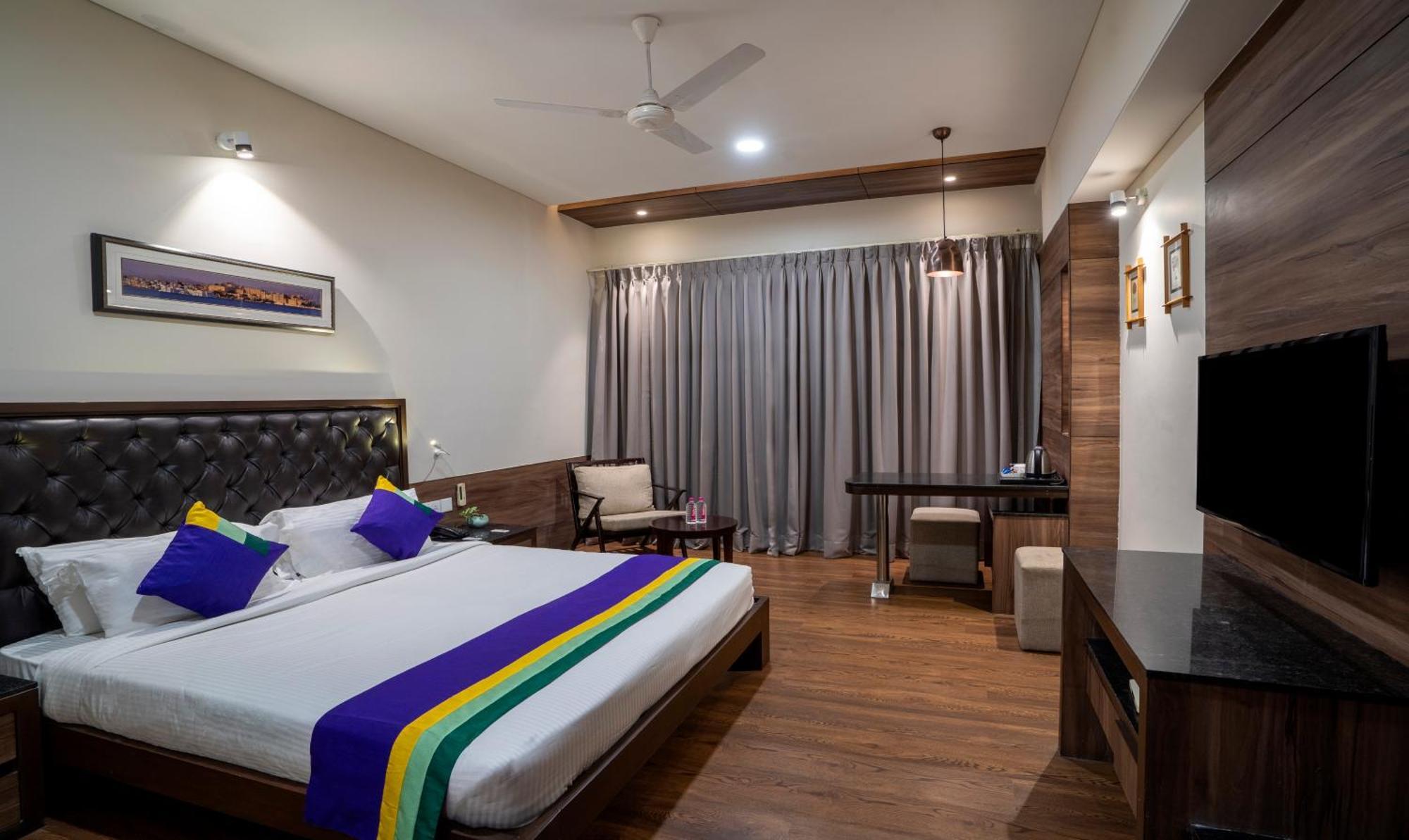 Treebo Premium Baramasi By Jai Club Prime Hotel 4*