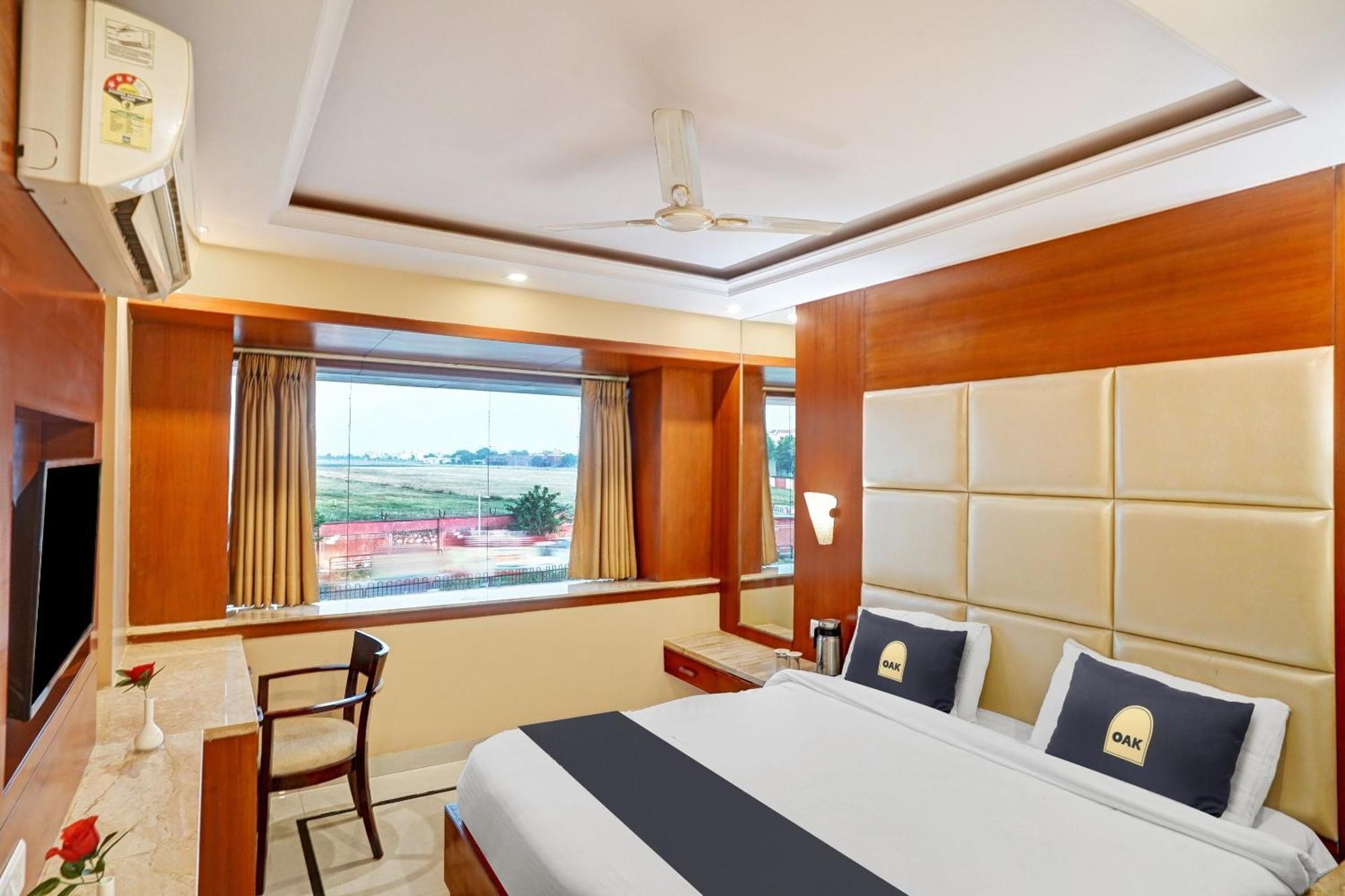 Super Oyo Townhouse Oak Vinnie