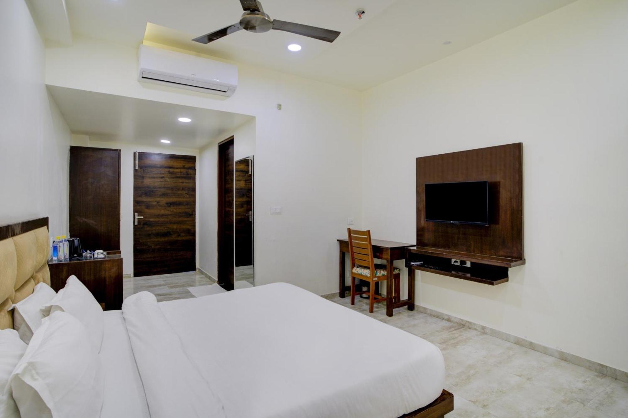 Palette - Madhogarh Resort 2*