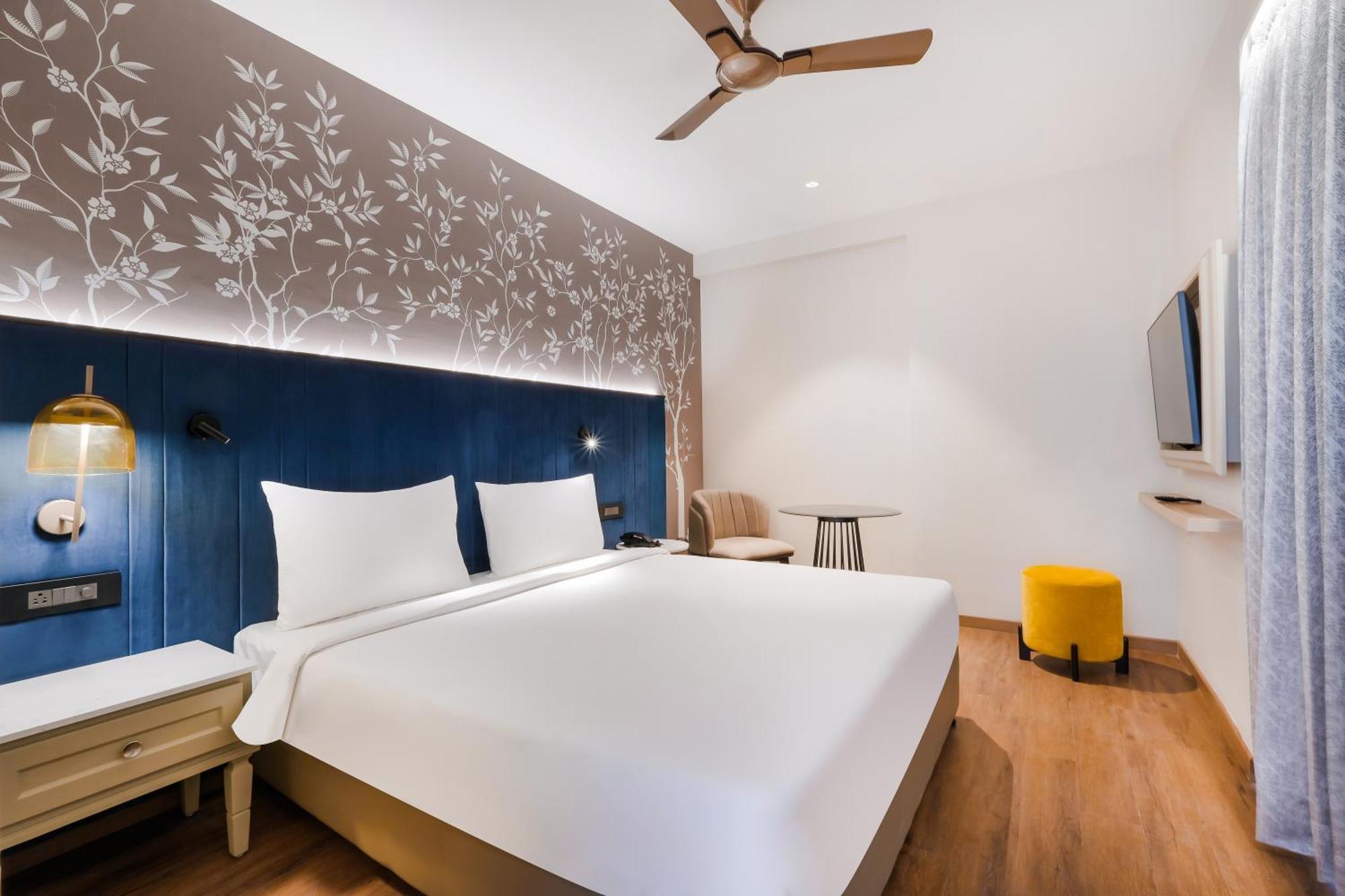 7 Apple Jal Mahal, 3*