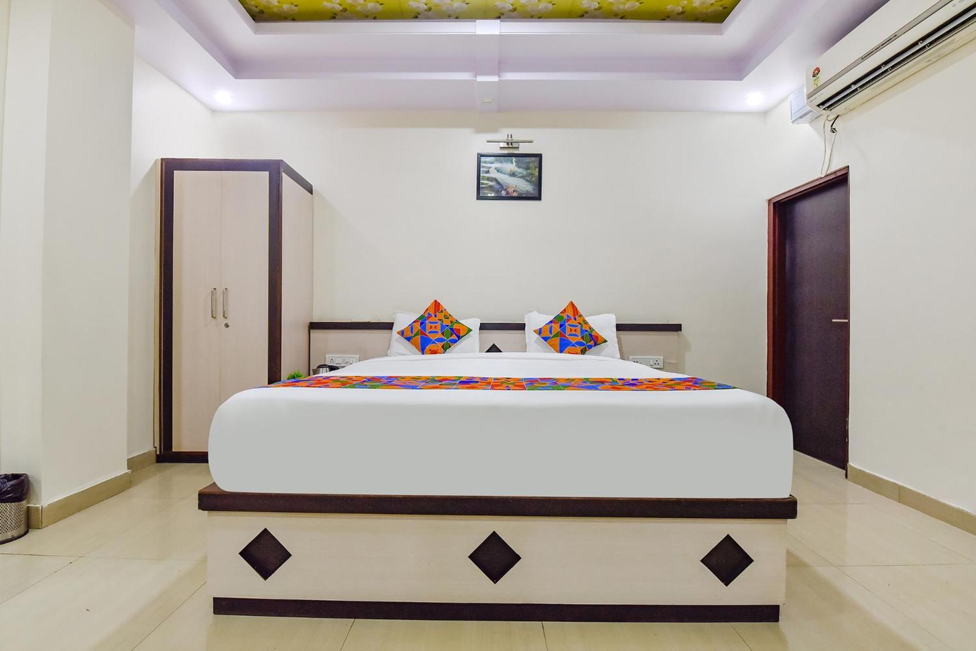 Fabhotel Pink Palace 3*