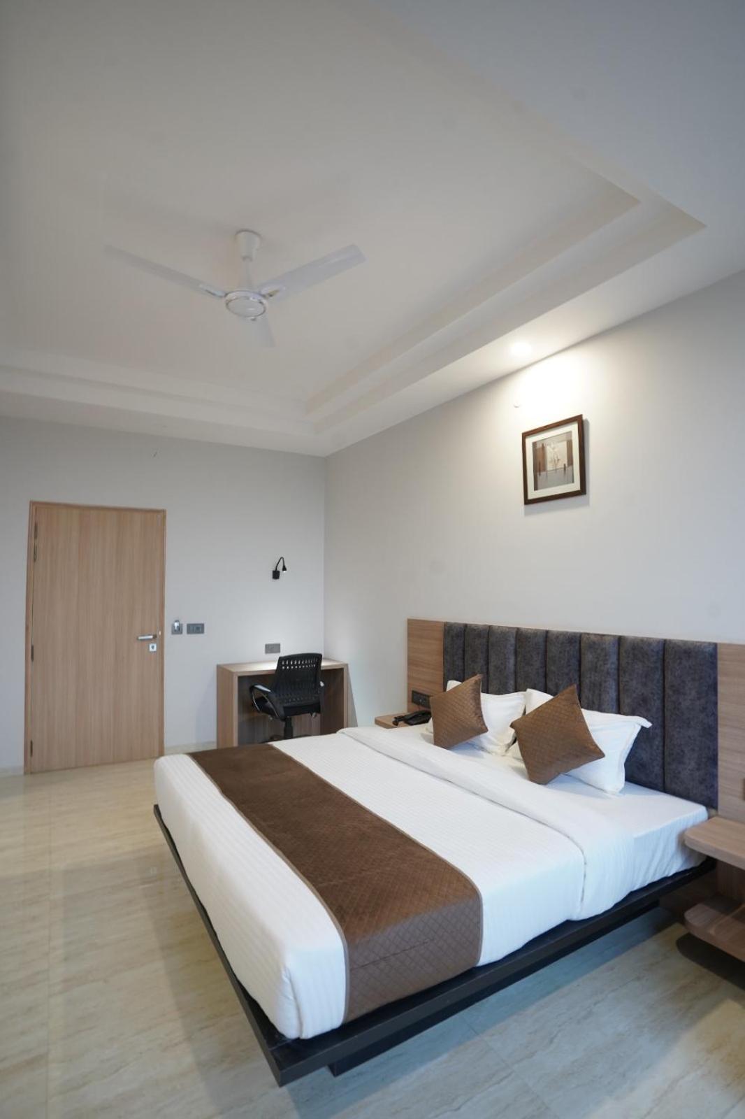 Hotel Krishna 3*