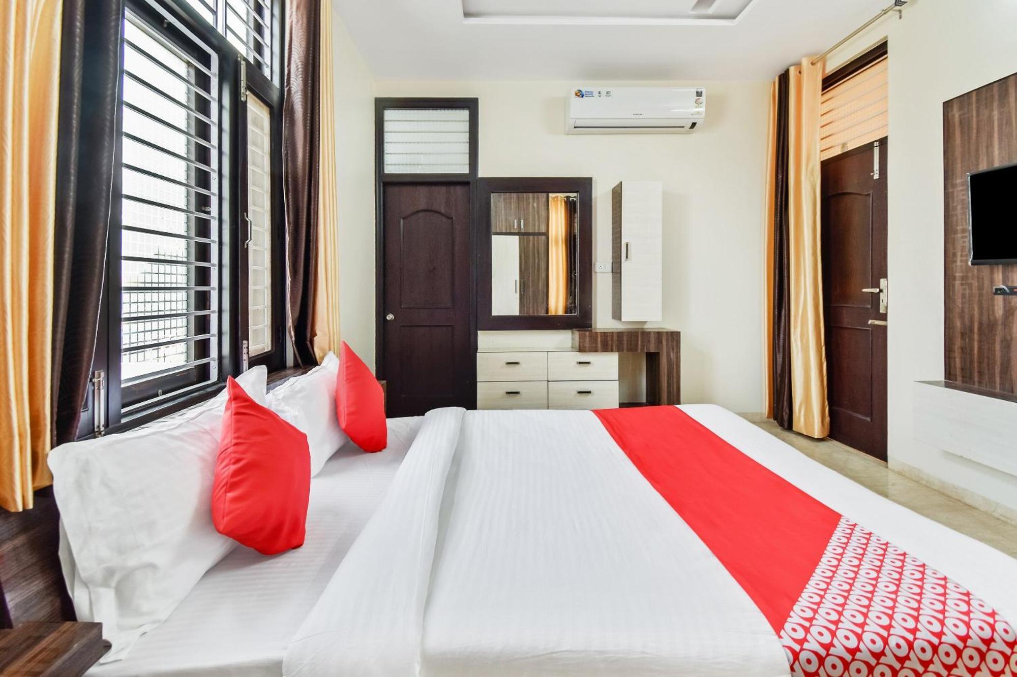Hotel O Ekansh Palace